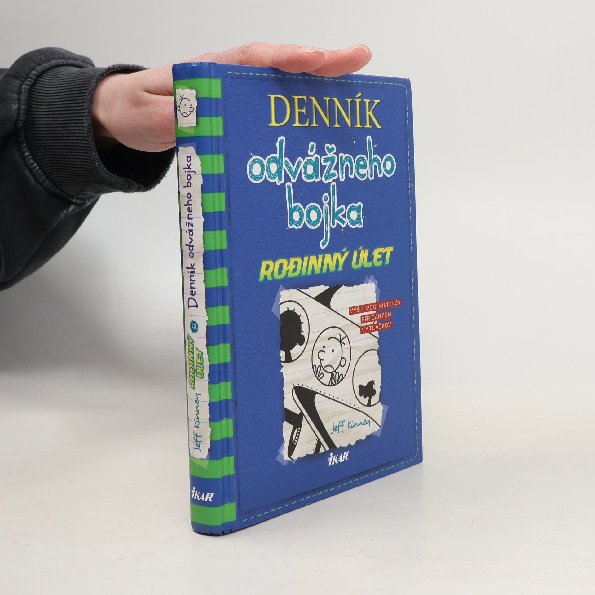 Jeff Kinney Denník odvážneho bojka 12. Rodinný úlet