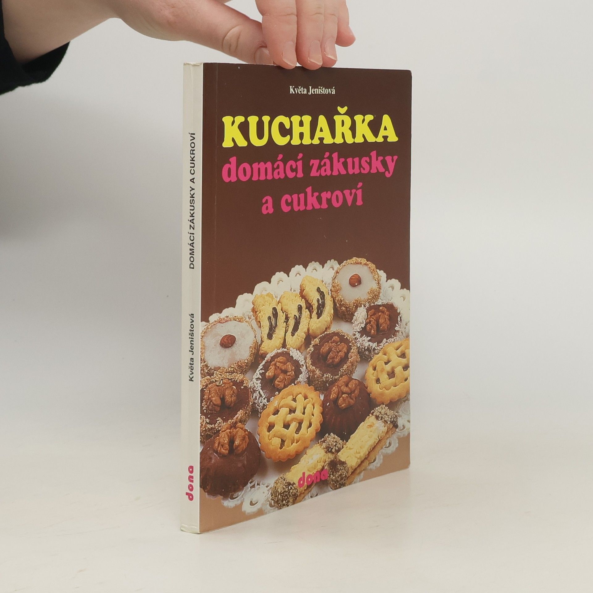 Miloslav Martenek Kuchařka: Domácí zákusky a cukroví