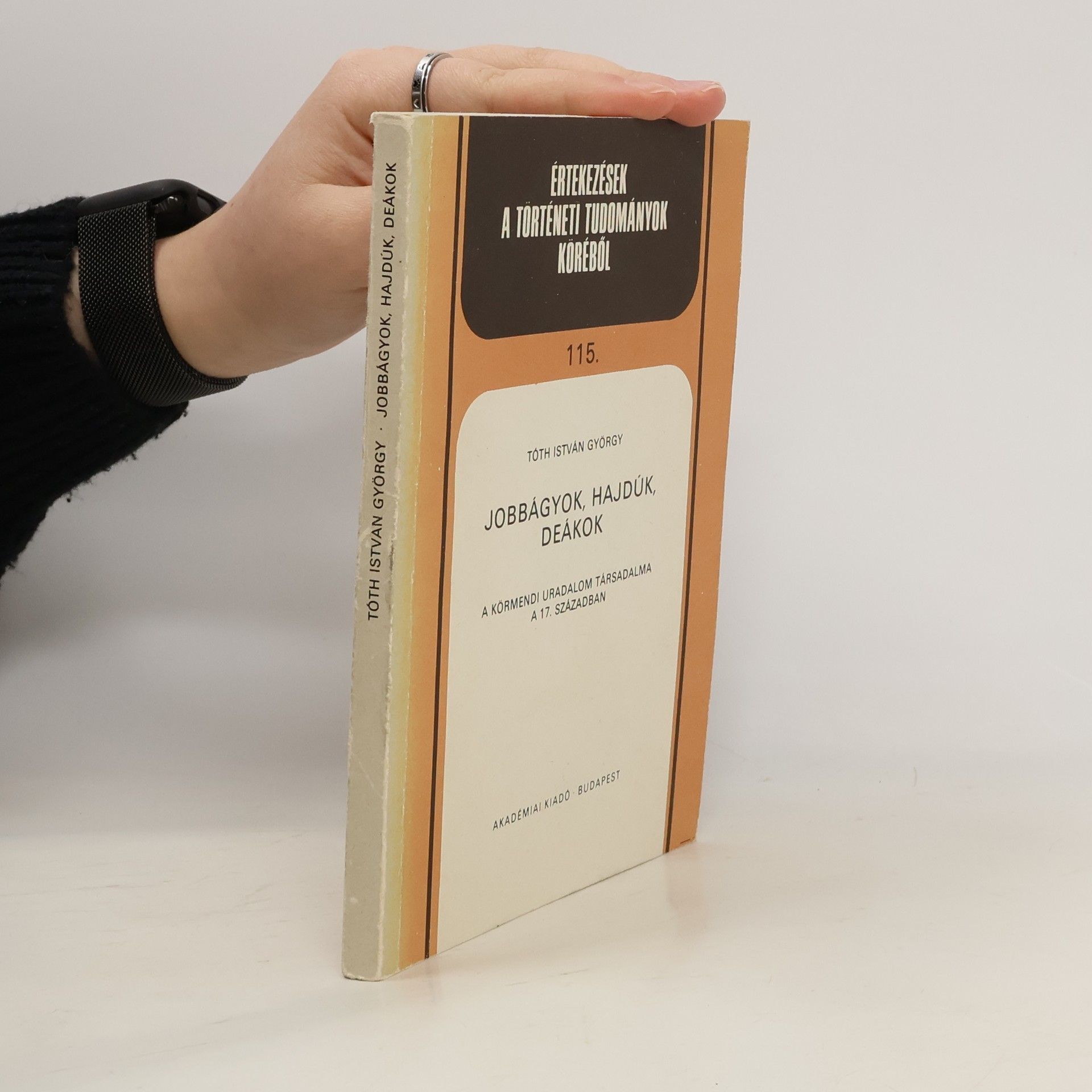 Értekezések a történeti tudományok köréből - 115: Jobbágyok, hajdúk, deákok