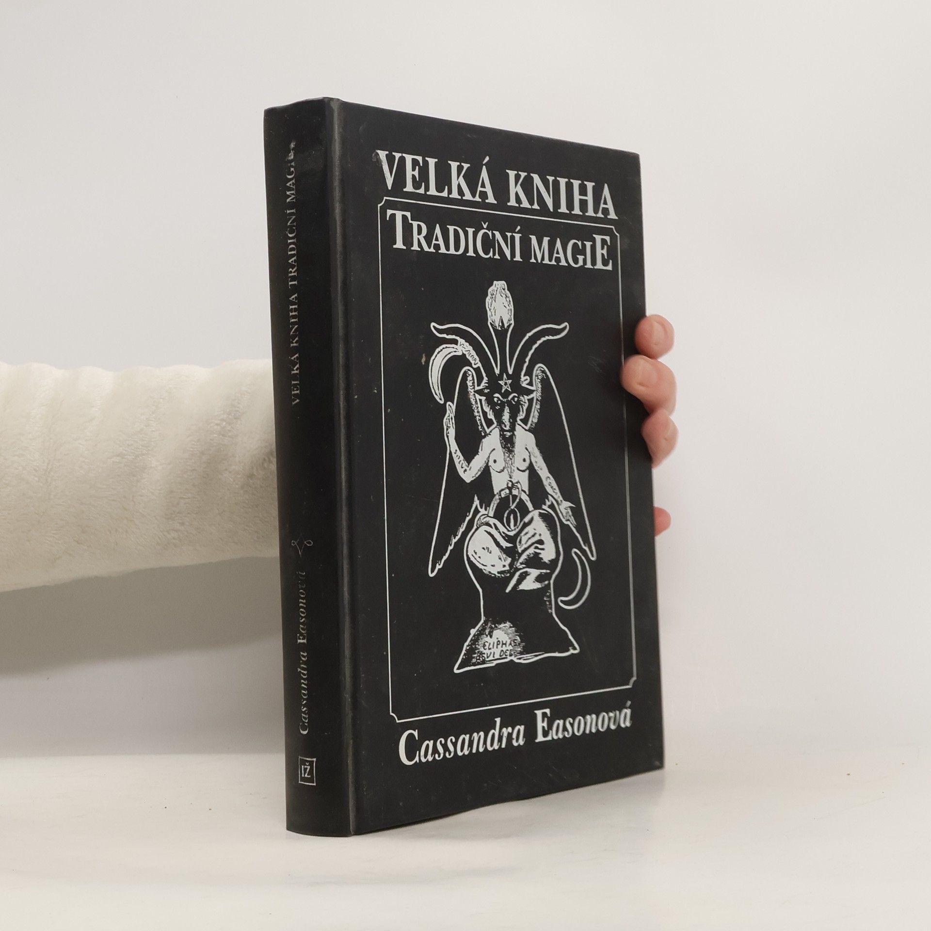 Velká kniha tradiční magie
