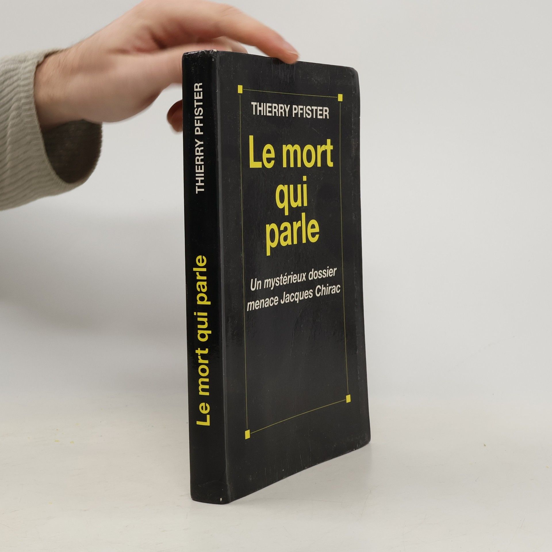 Thierry Pfister Le mort qui parle un mystérieux dossier menace Jacques Chirac