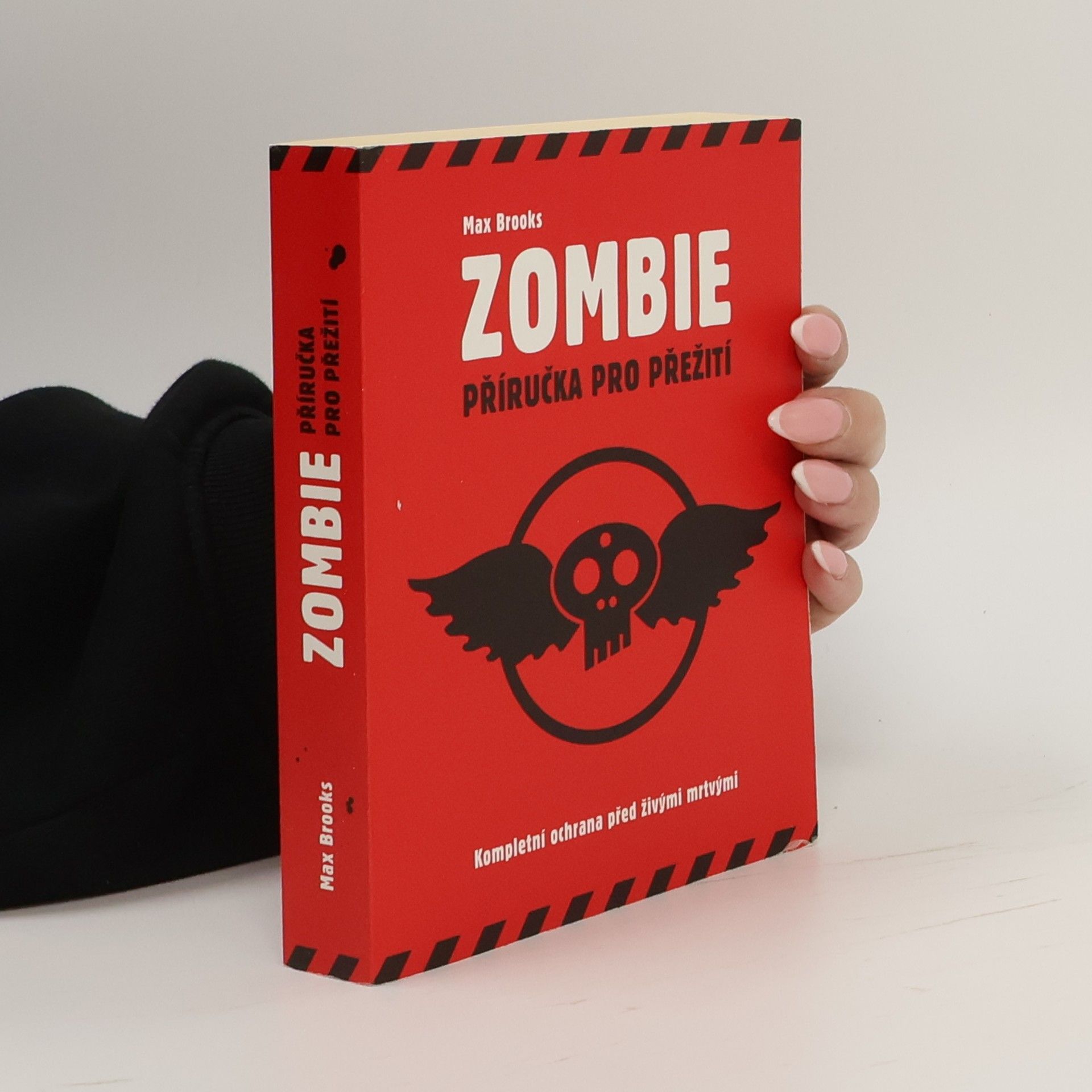 Max Brooks Zombie: Příručka pro přežití ; kompletní ochrana před živými mrtvými