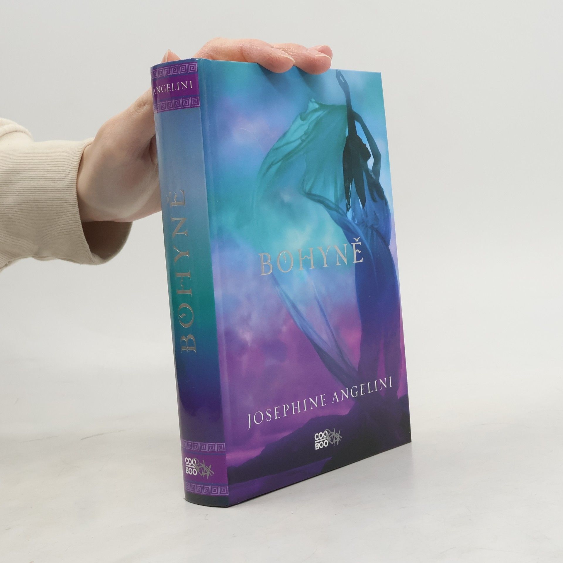 Josephine Angelini Bohyně