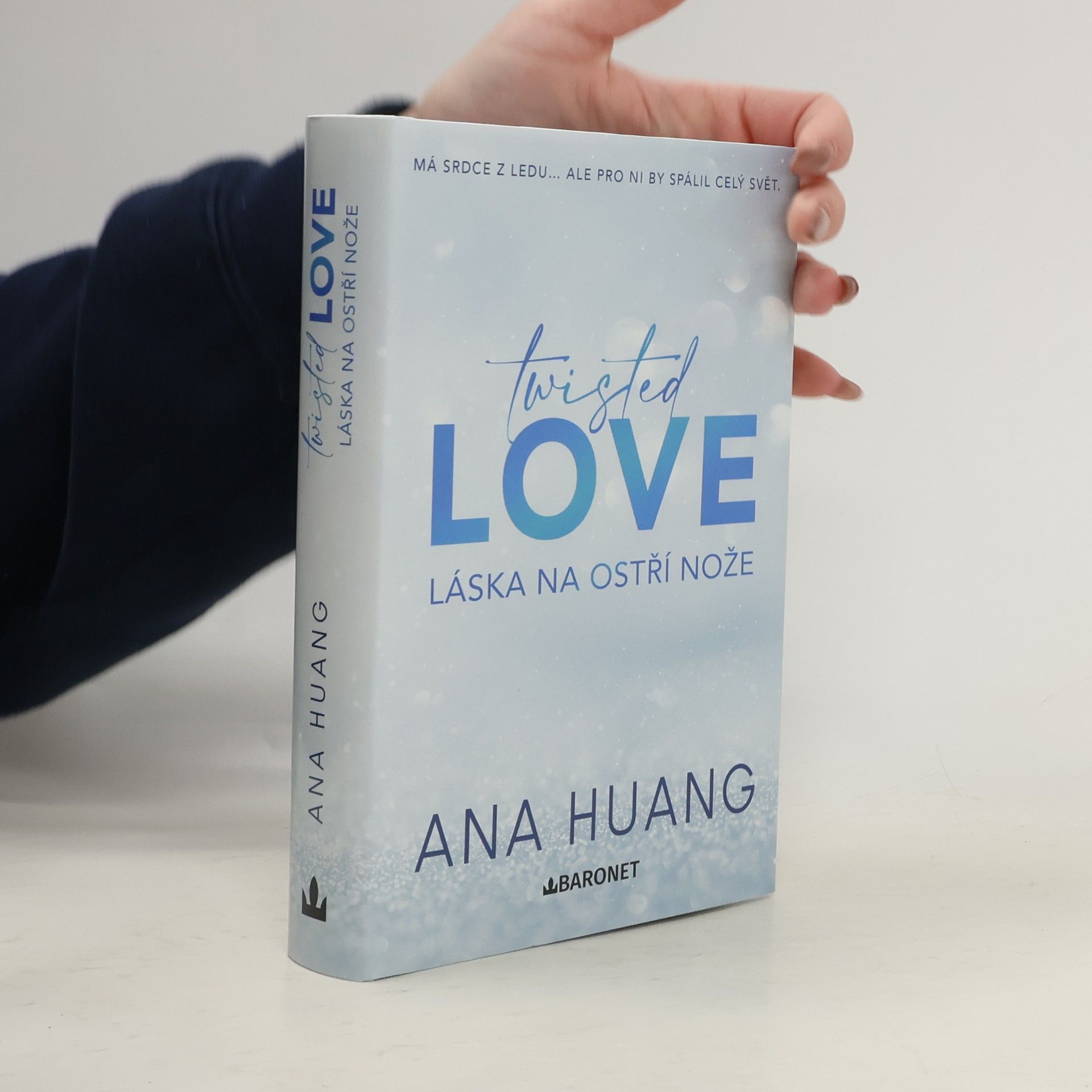 Ana Huang Twisted love. Láska na ostří nože