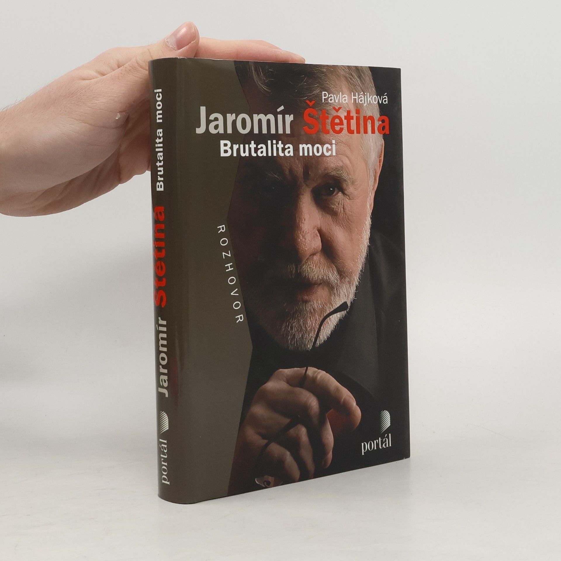 Brutalita moci: Rozhovor