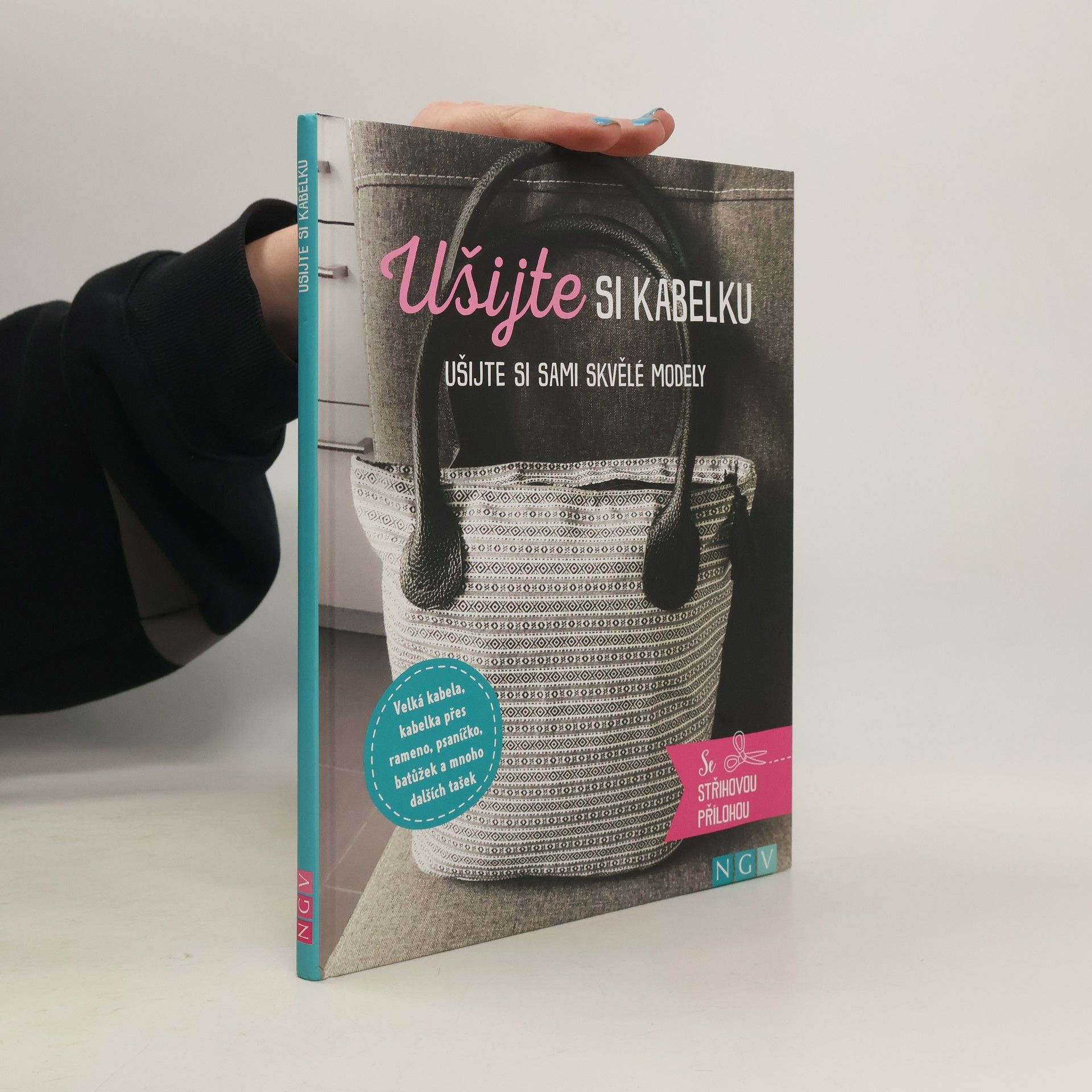 Vanessa Schmitt Ušijte si kabelku