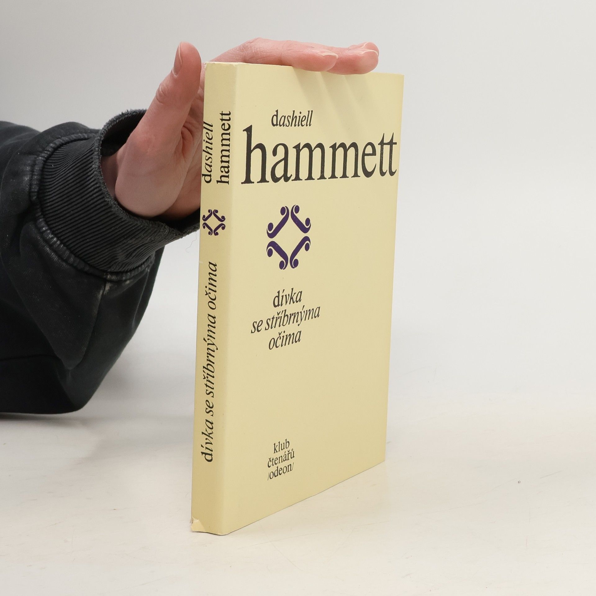 Dashiell Hammett Dívka se stříbrnýma očima