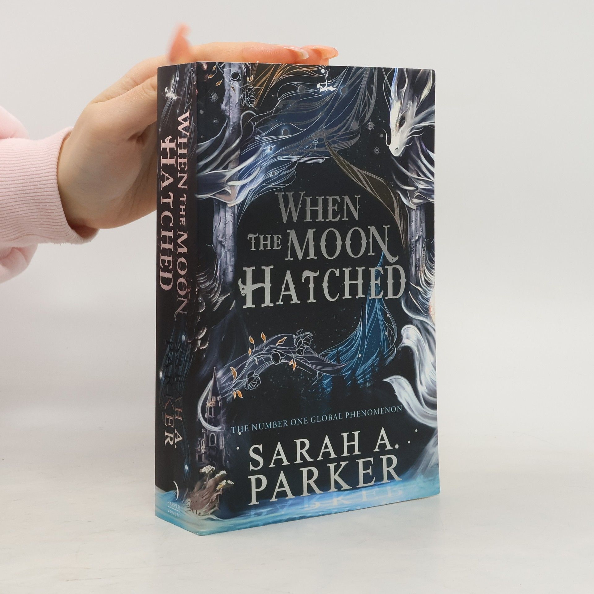 Sarah A. Parker When the Moon Hatched (The Moonfall Series, Book 1)