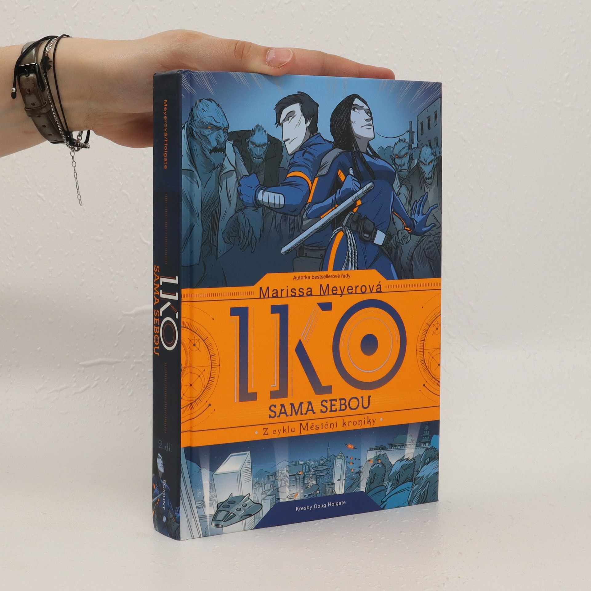 Marissa Meyer Iko sama sebou