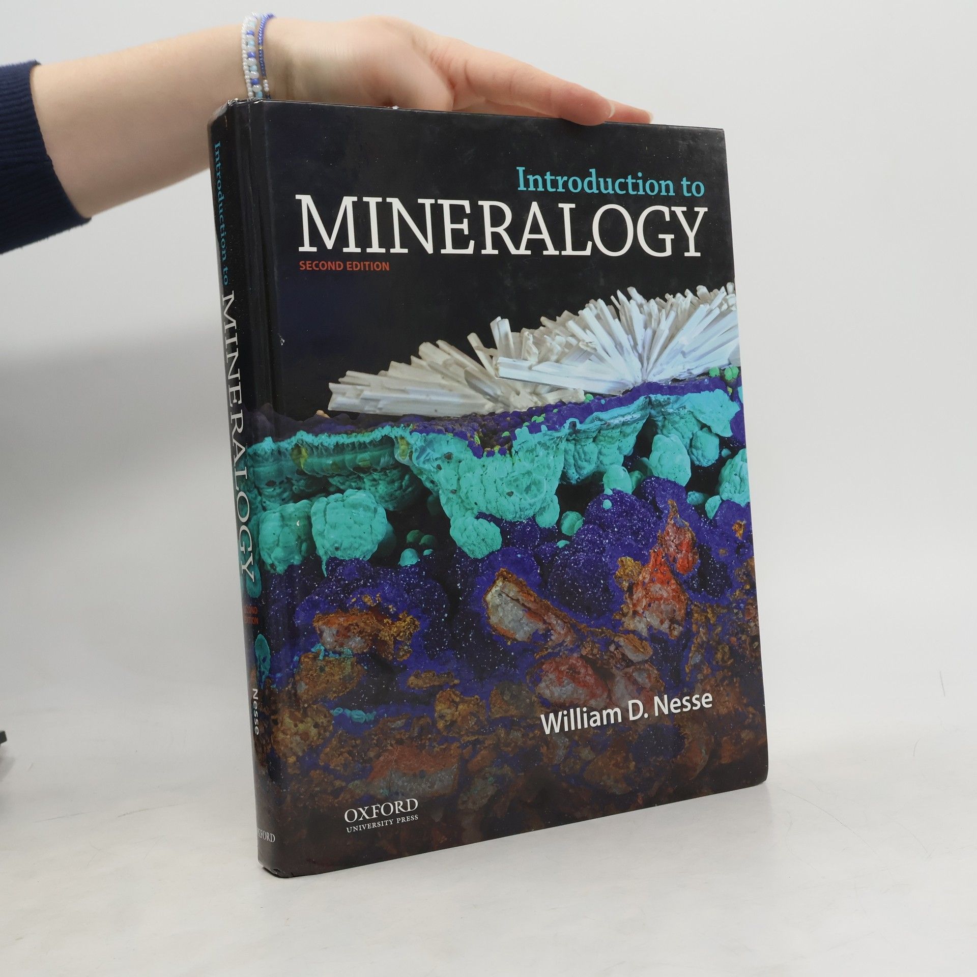 William D. Nesse Introduction to Mineralogy