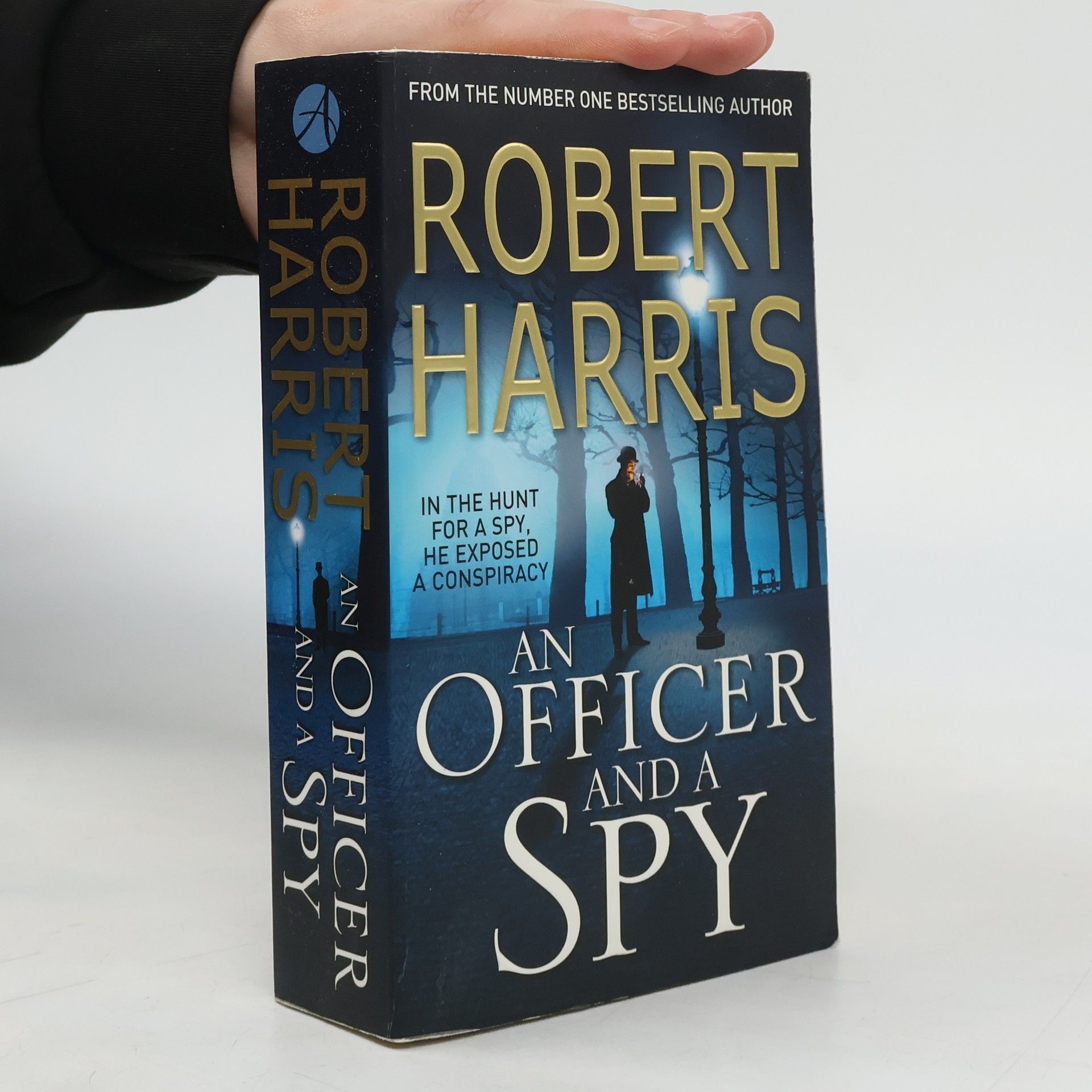 Robert Harris An officer and a spy