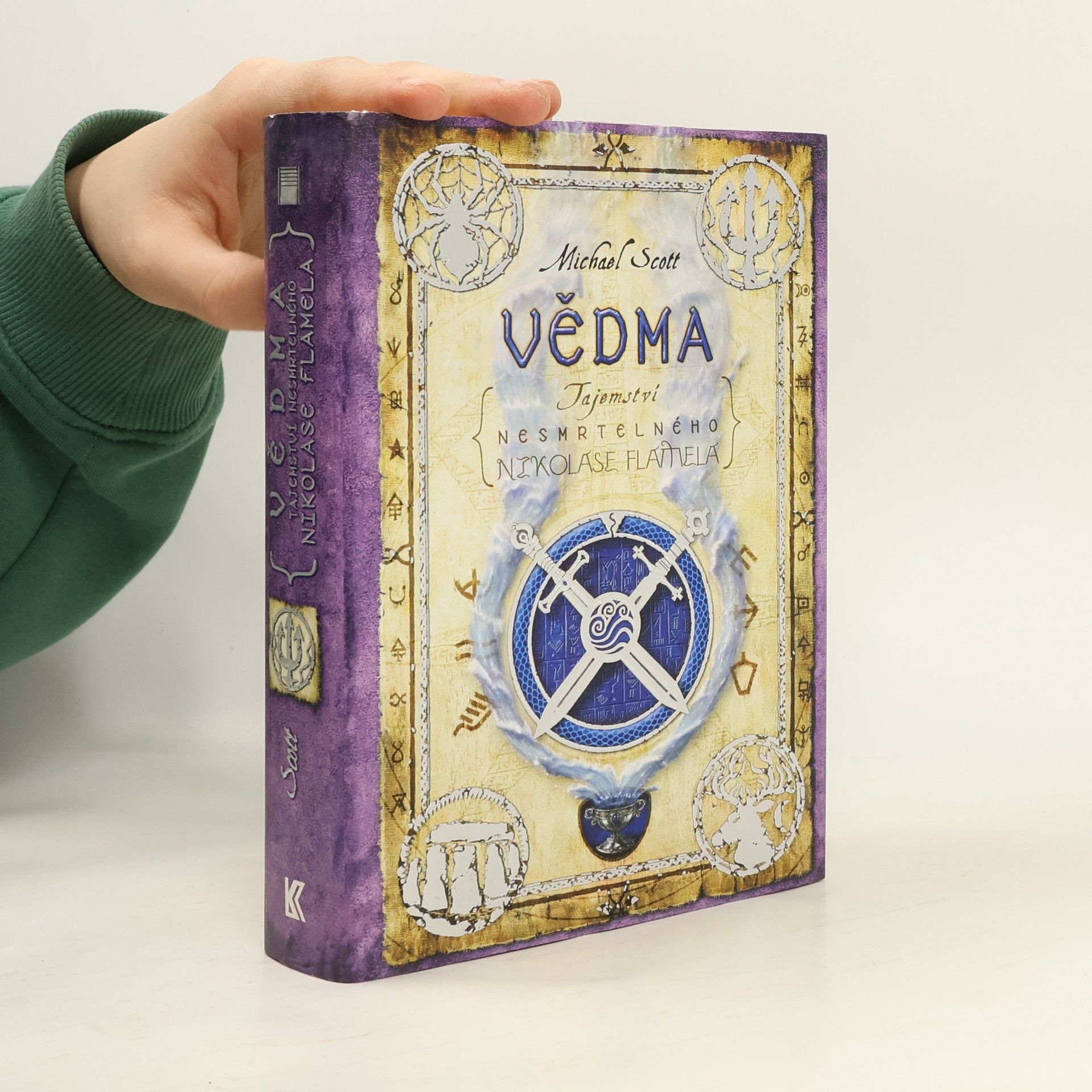 Michael Scott Tajemství nesmrtelného Nikolase Flamela. Vědma
