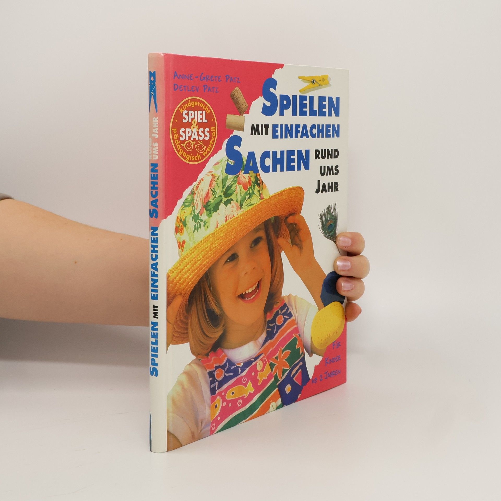 Spielen mit einfachen Sachen. Rund ums jahr