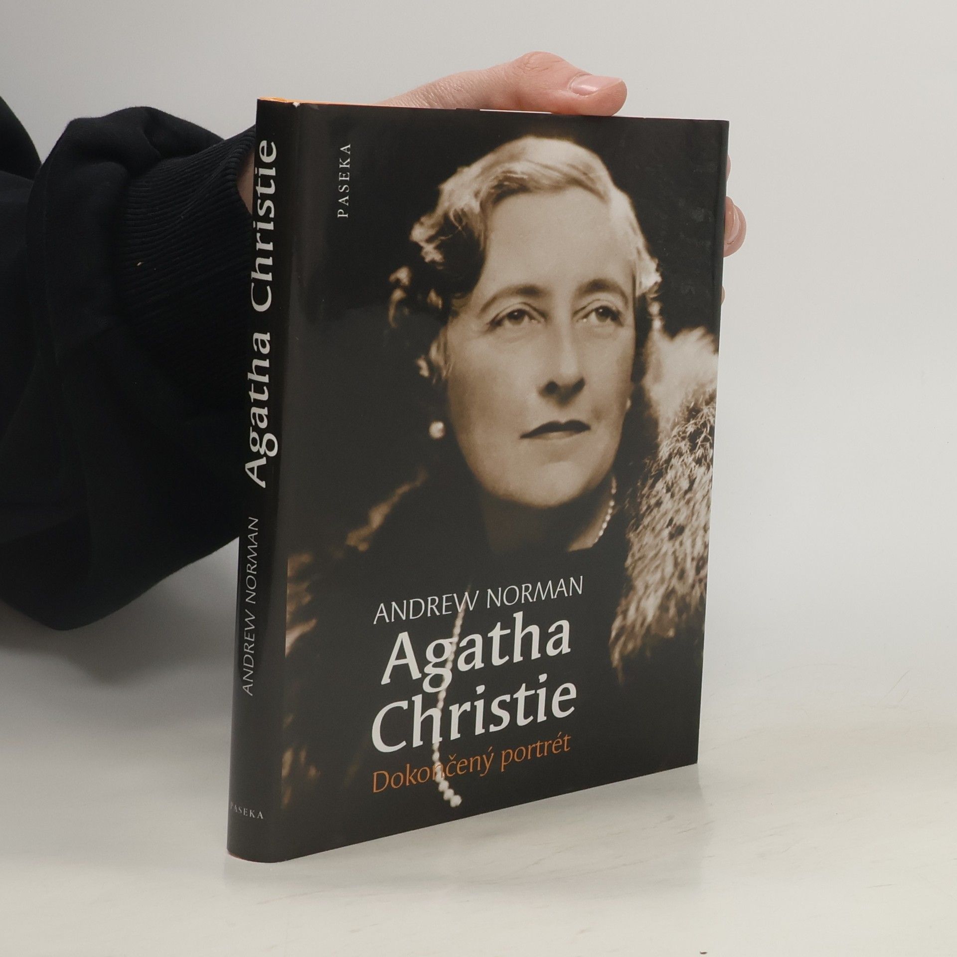 Andrew Norman Agatha Christie. Dokončený portrét