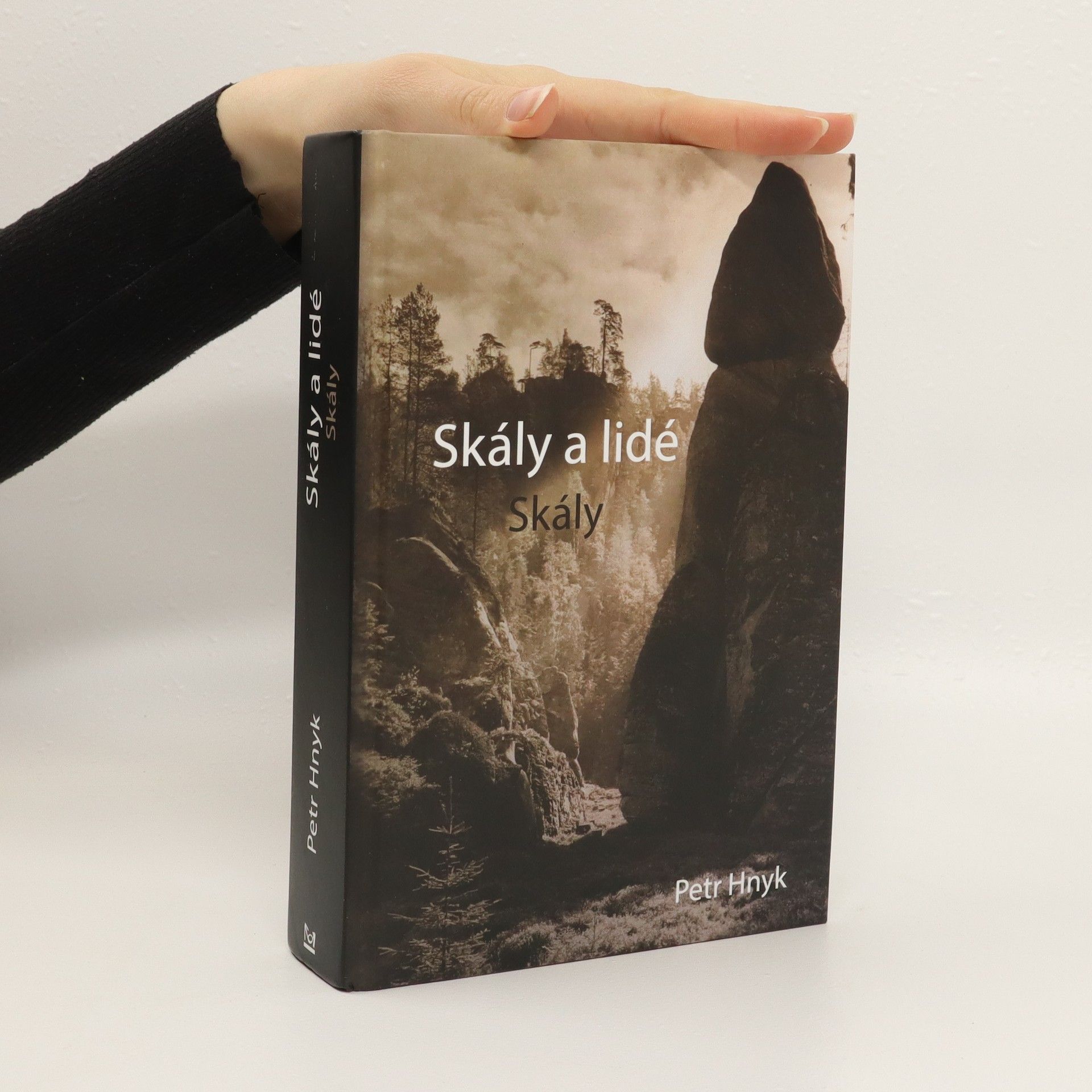 Petr Hnyk Skály a lidé: Skály