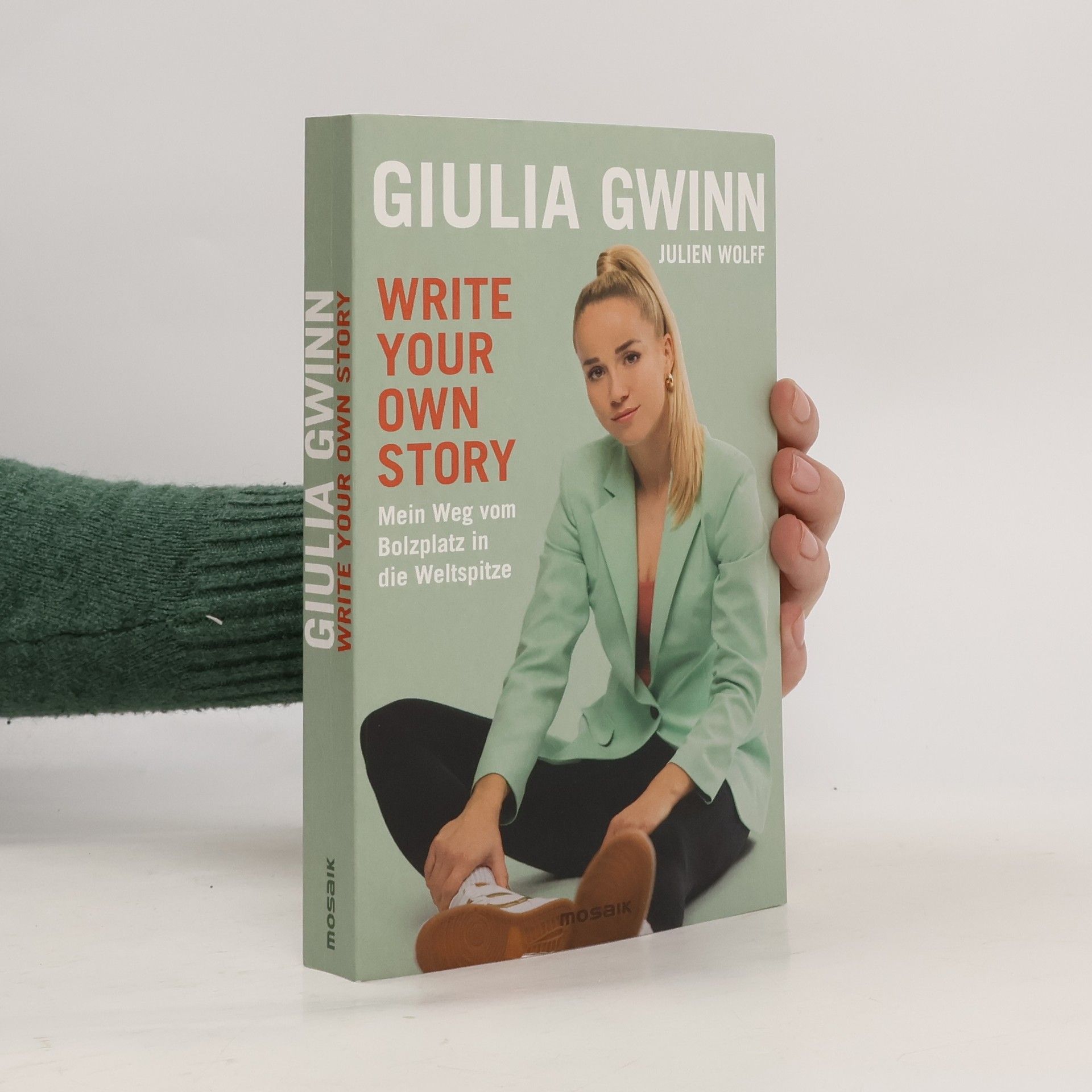 Giulia Gwinn Write your own story