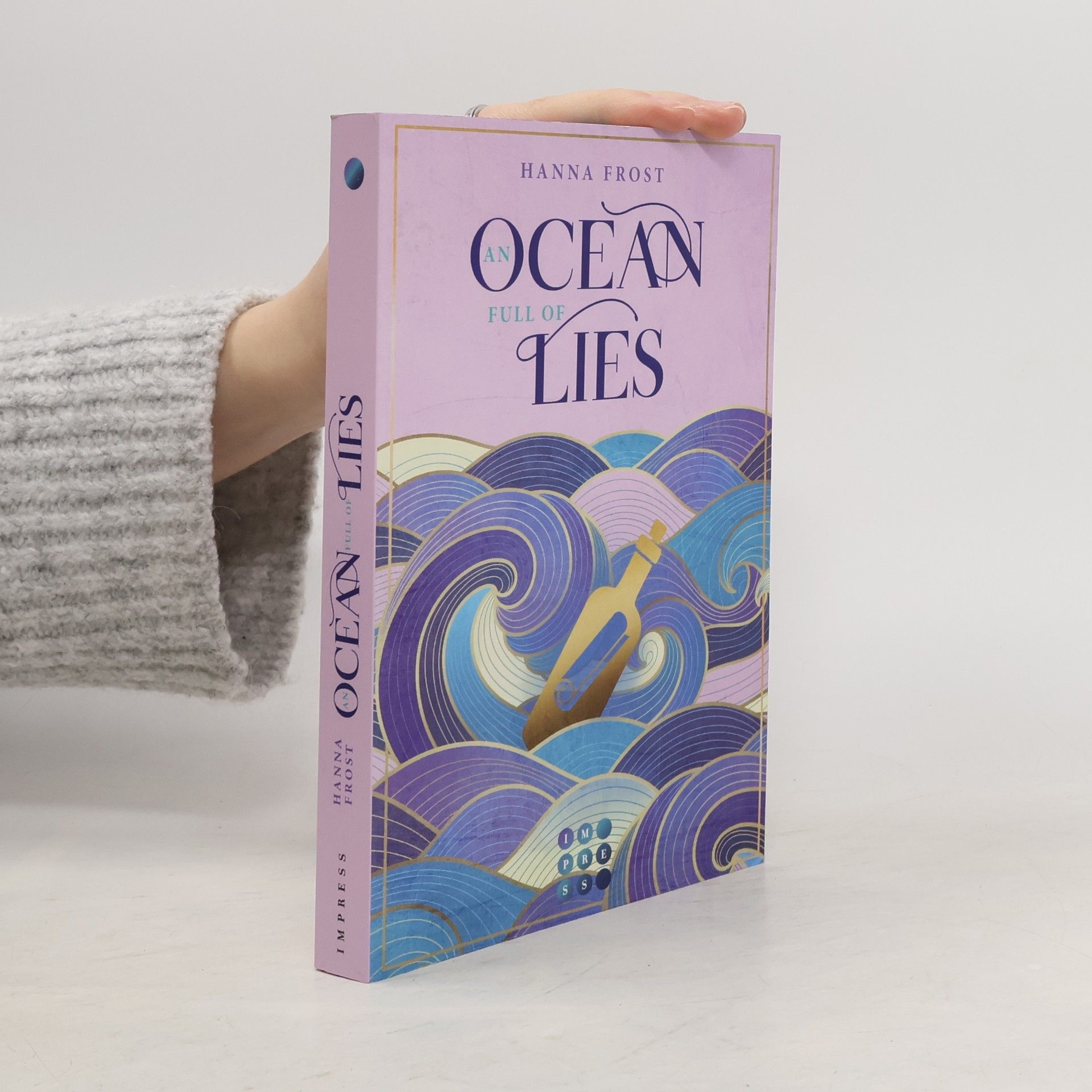 An Ocean Full of Lies (Shattered Magic 2)