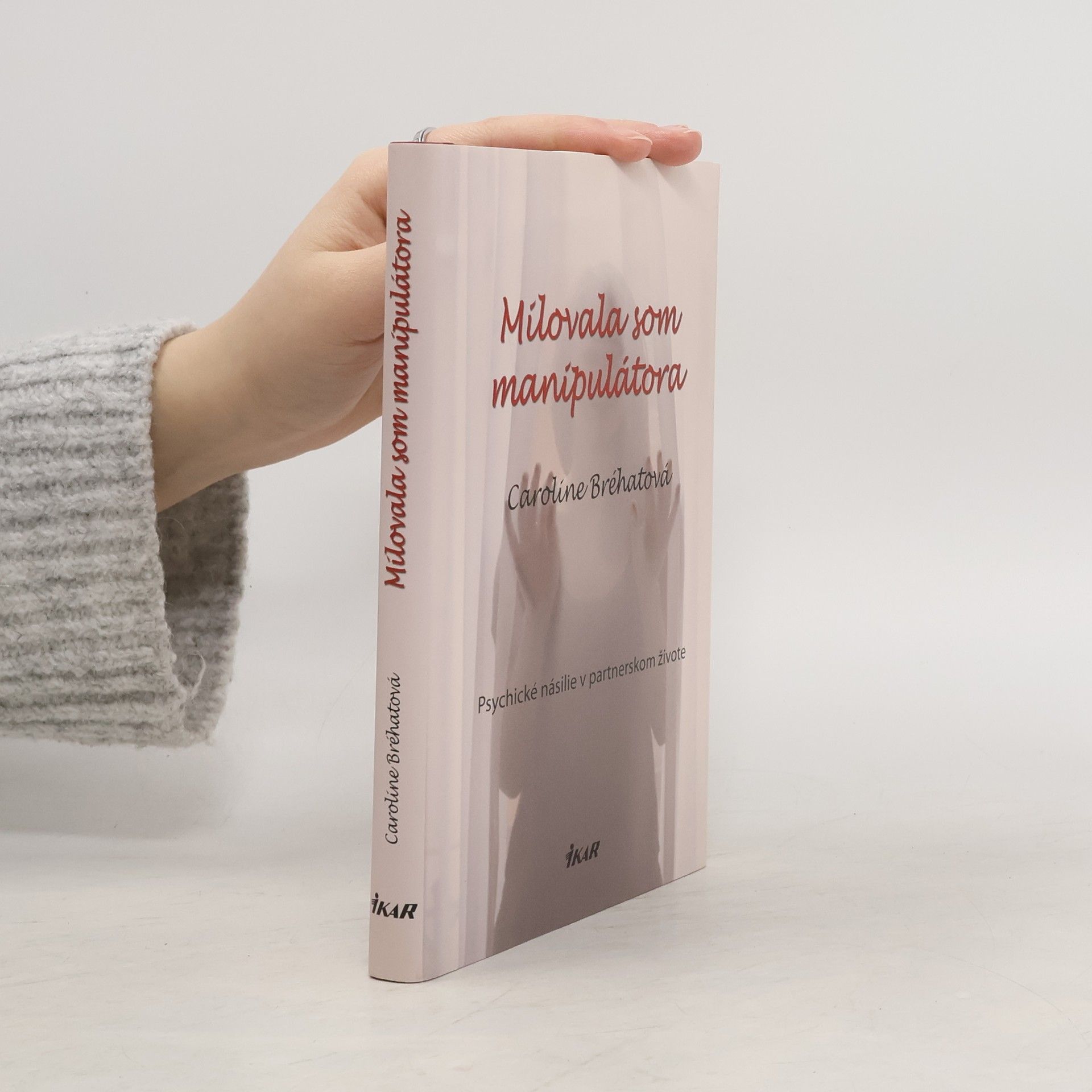 Caroline Bréhat Milovala som manipulátora