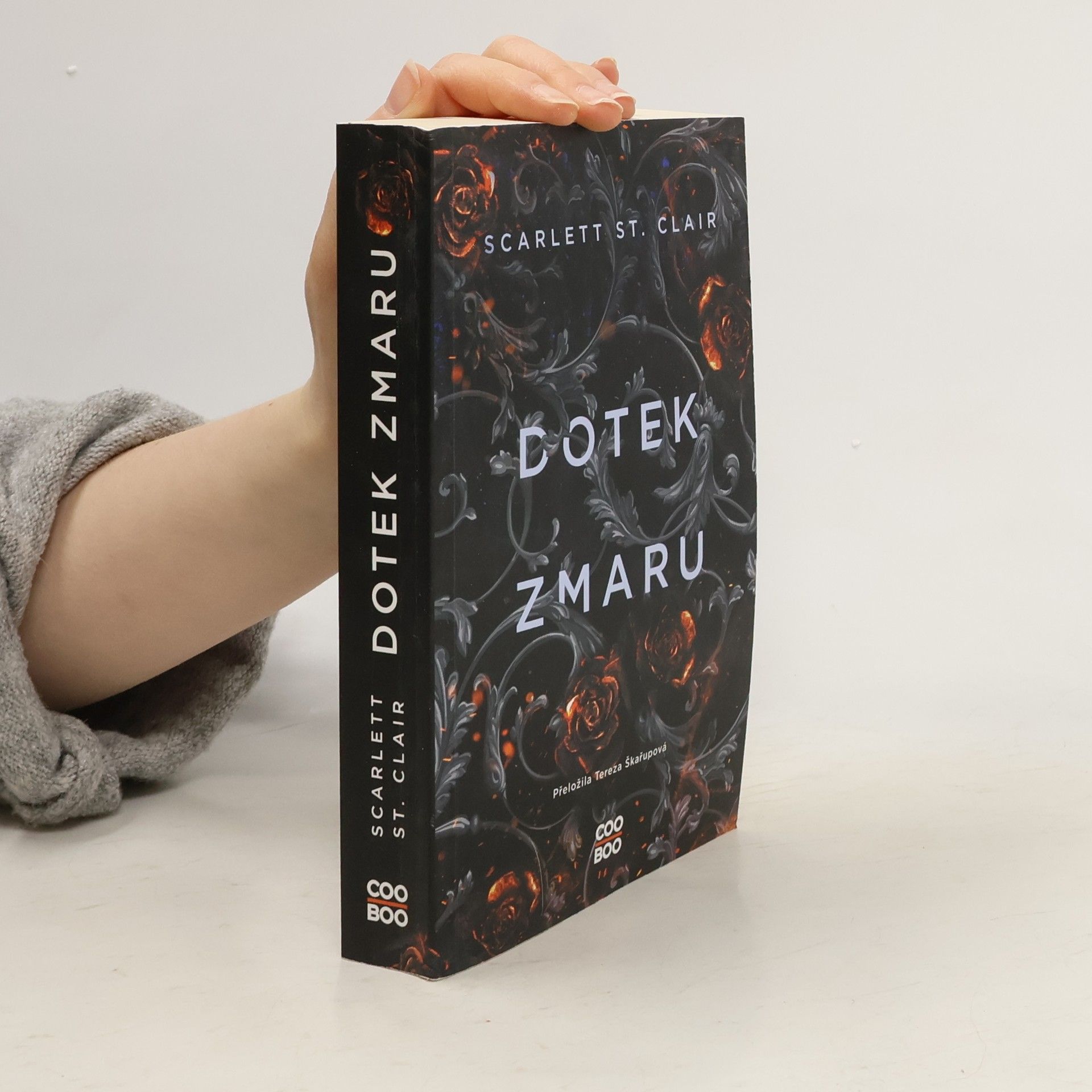 Scarlett St. Clair Dotek zmaru