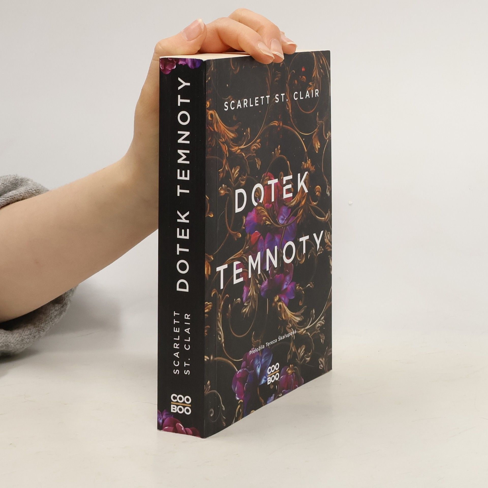 Scarlett St. Clair Dotek temnoty