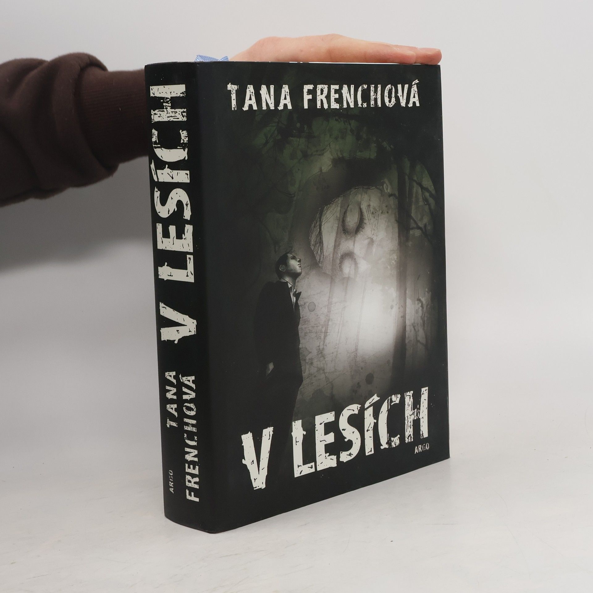 Tana French V lesích