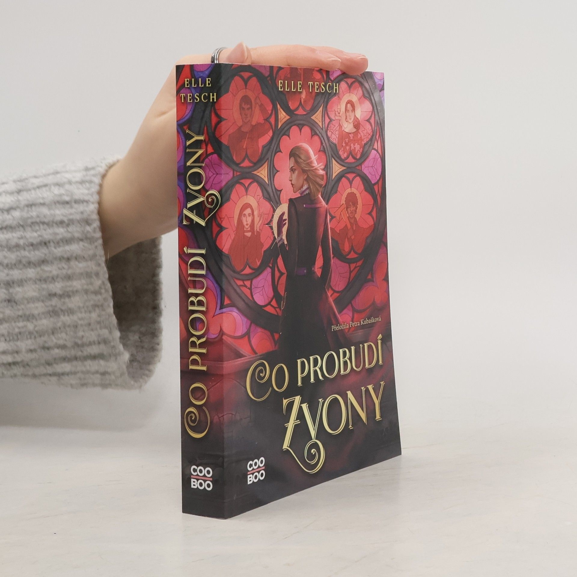 Elle Tesch Co probudí zvony