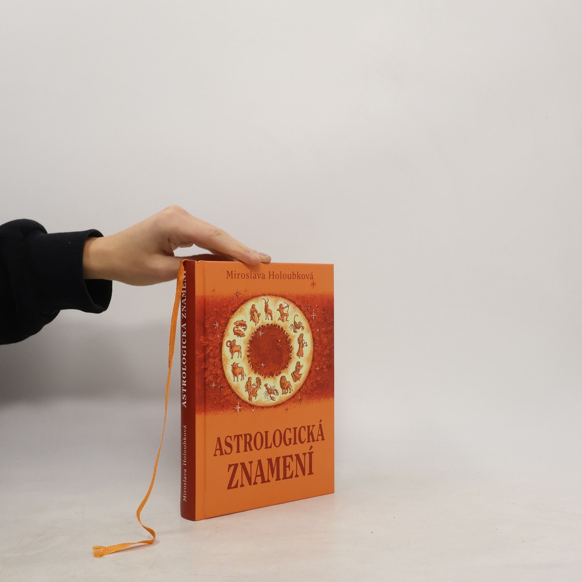 Miroslava Holoubková Astrologická znamení. (kniha v původním obalu)