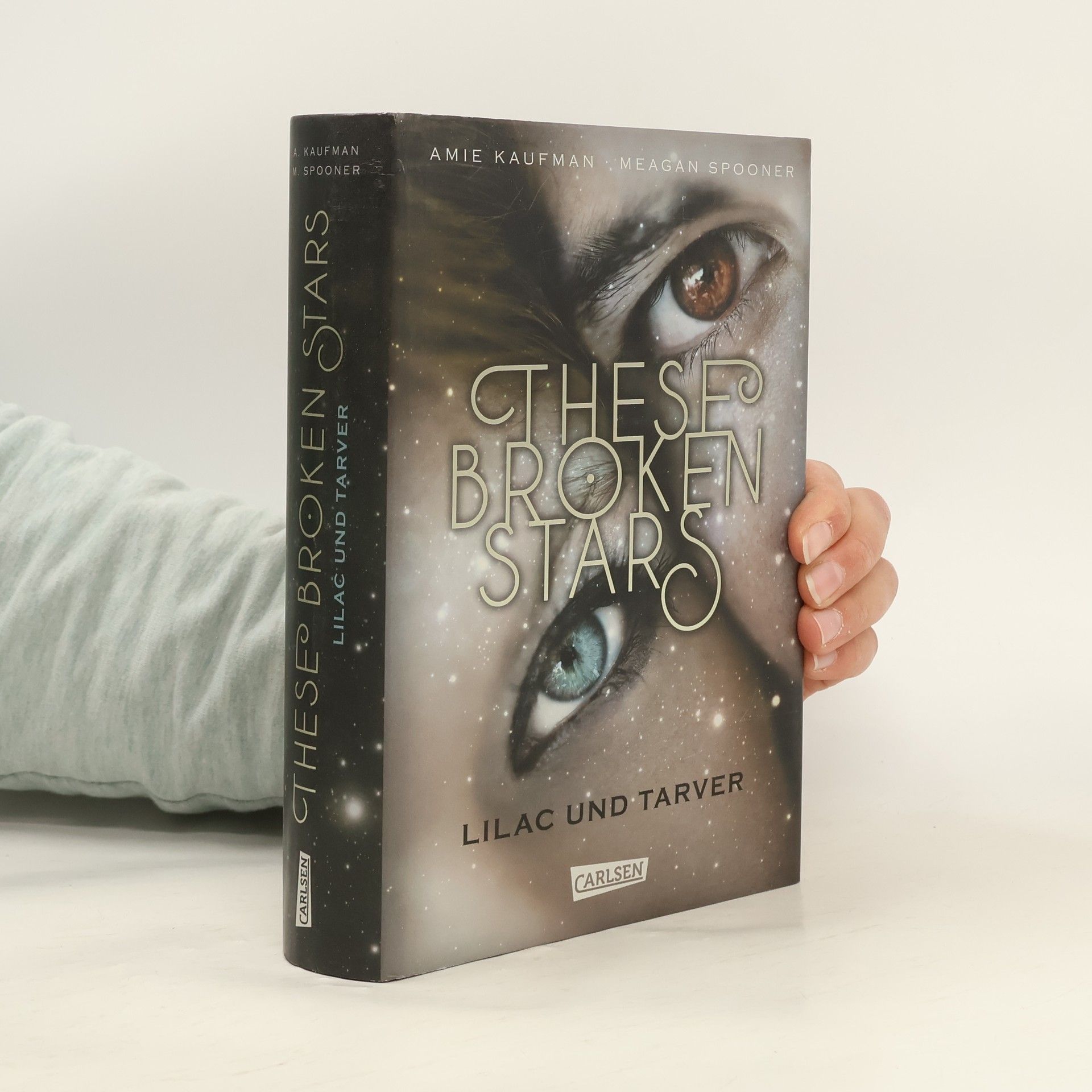 Amie Kaufman These broken stars