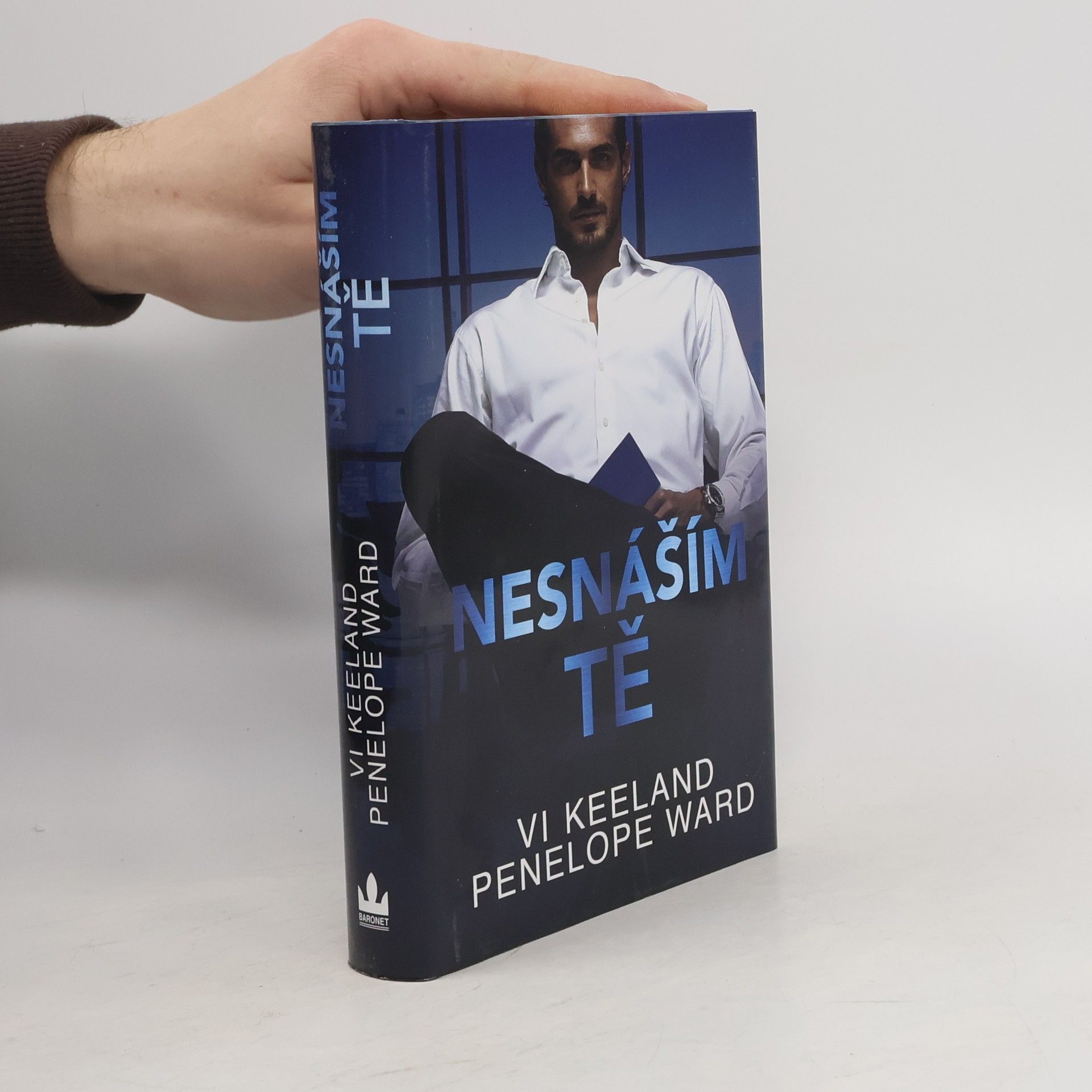 Vi Keeland Nesnáším tě