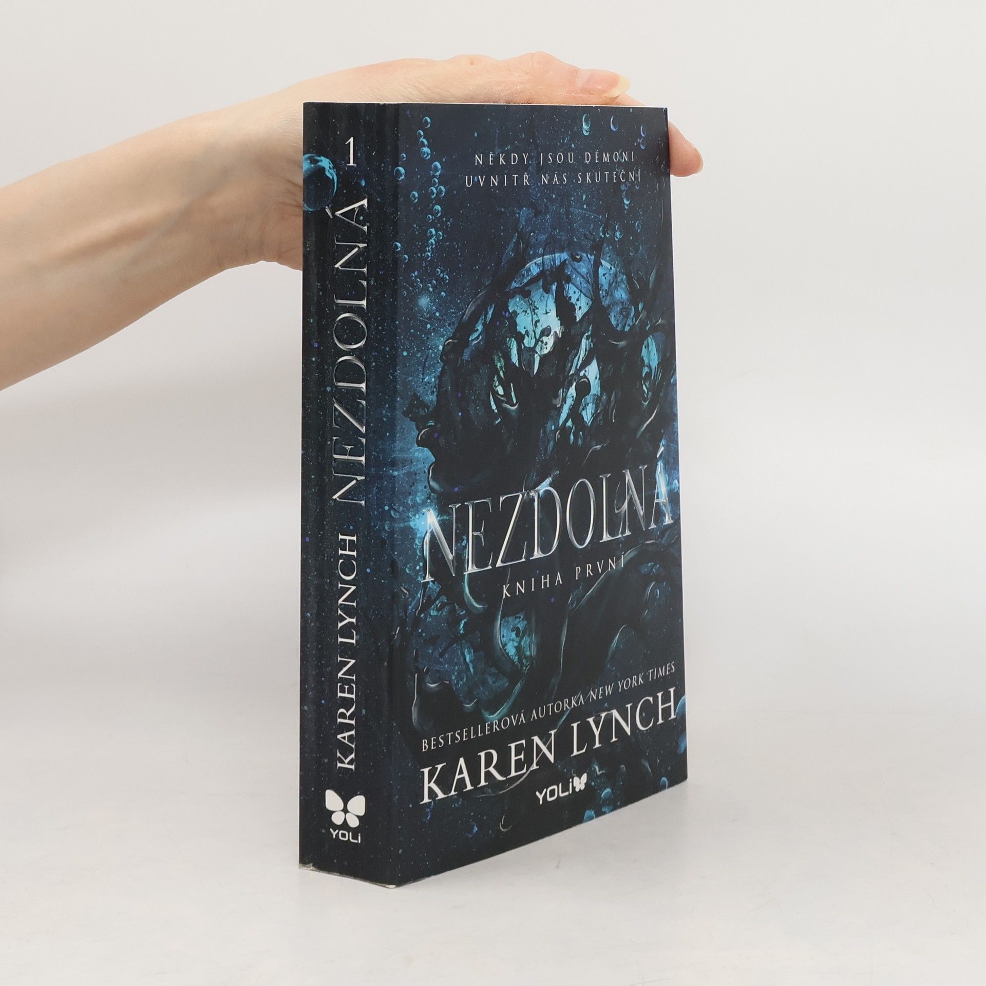 Karen Lynch Nezdolná. Kniha první
