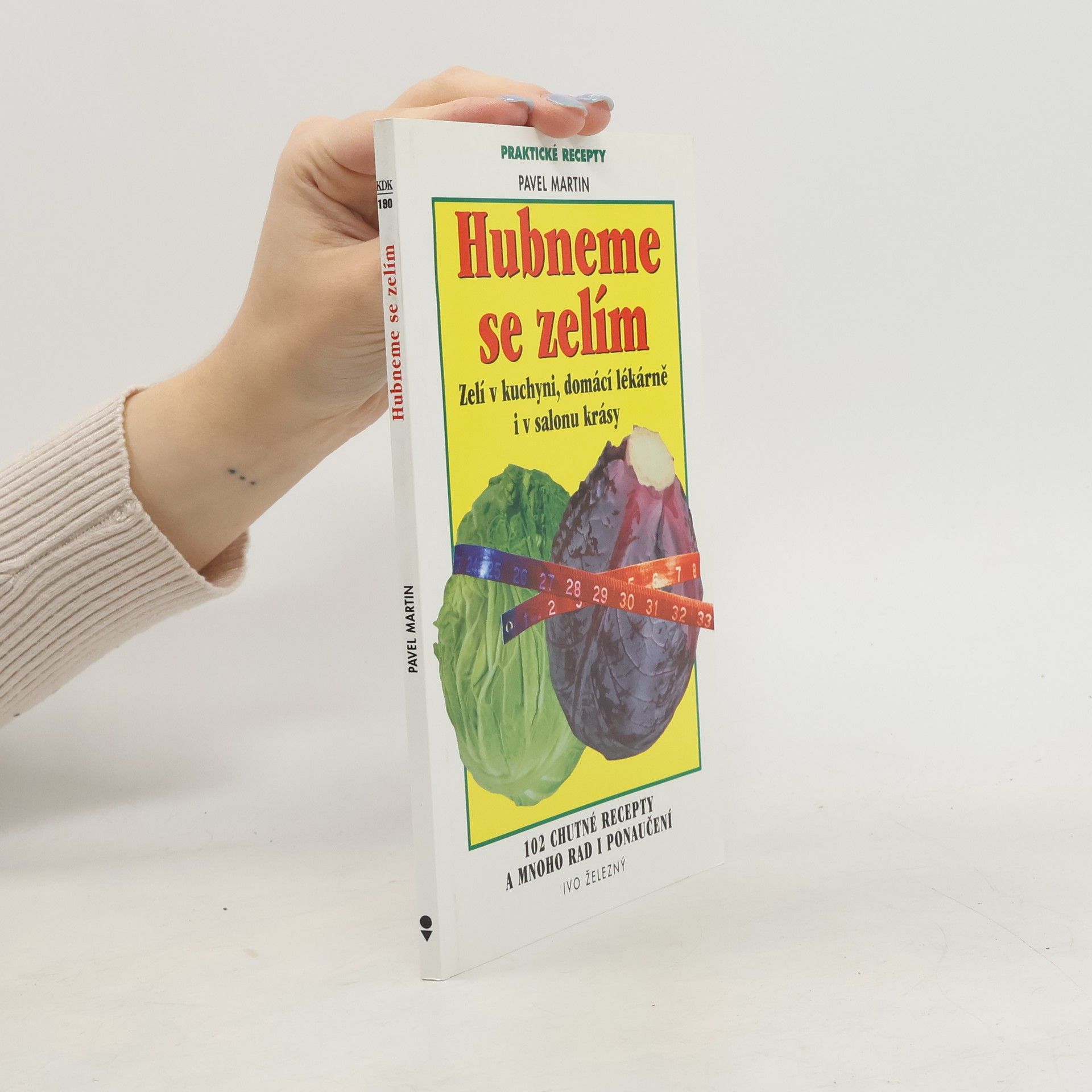 Pavel Martin Hubneme se zelím. Zelí v kuchyni, domácí lékárně i v salonu krásy. 102 chutné recepty a mnoho rad i ponaučení