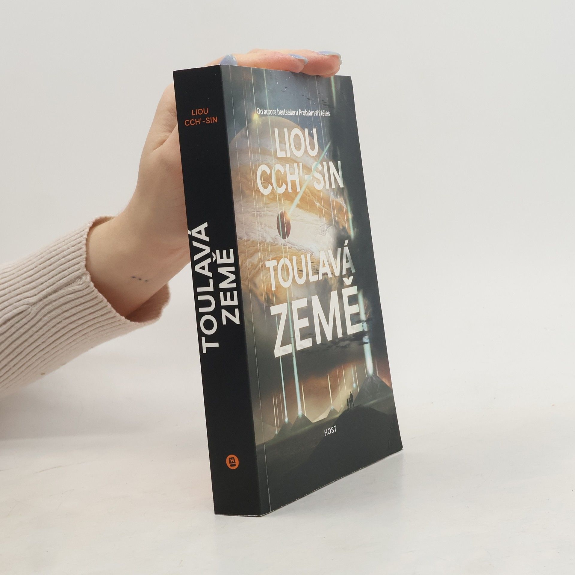 Cixin Liu Toulavá Země