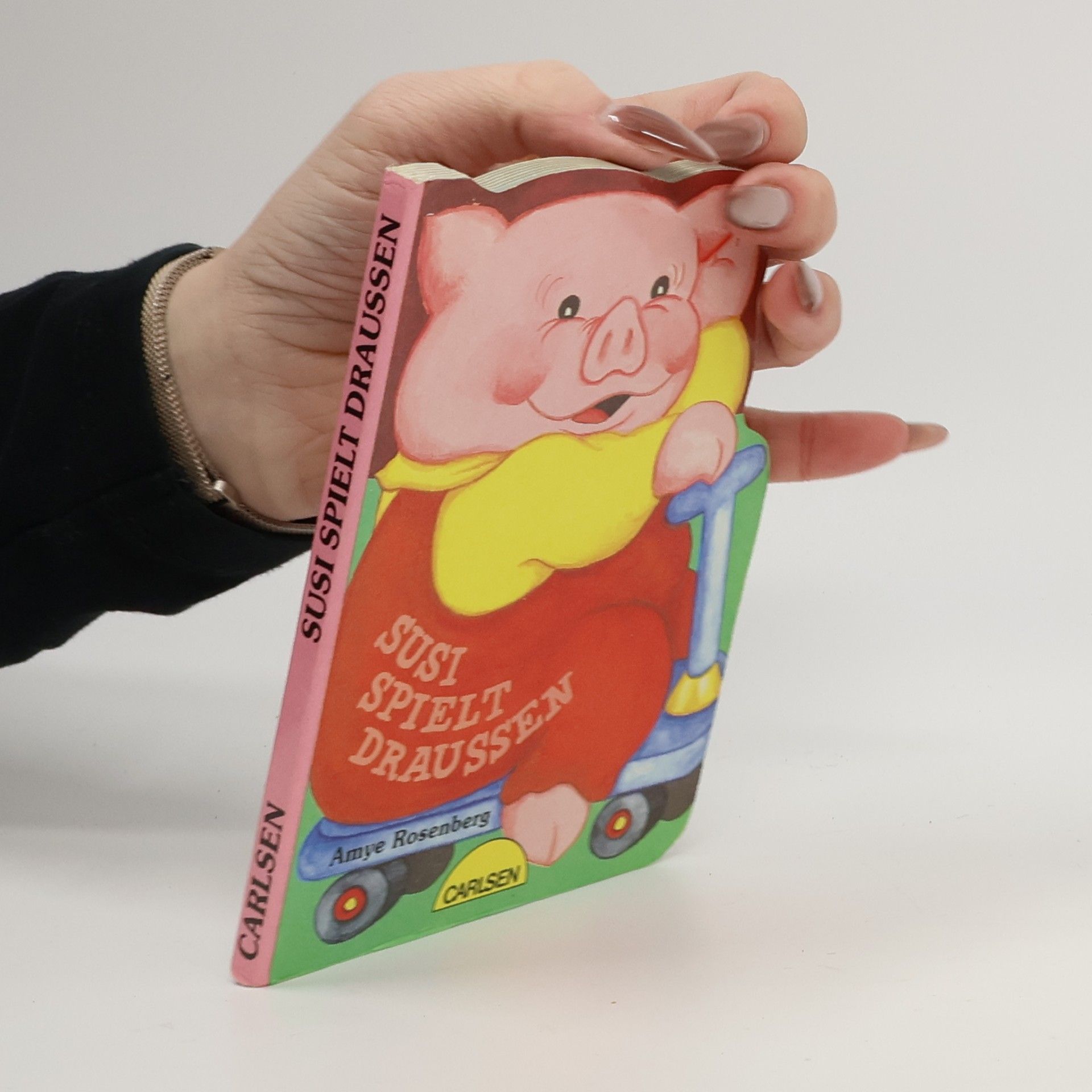 Amye Rosenberg Susi spielt draussen