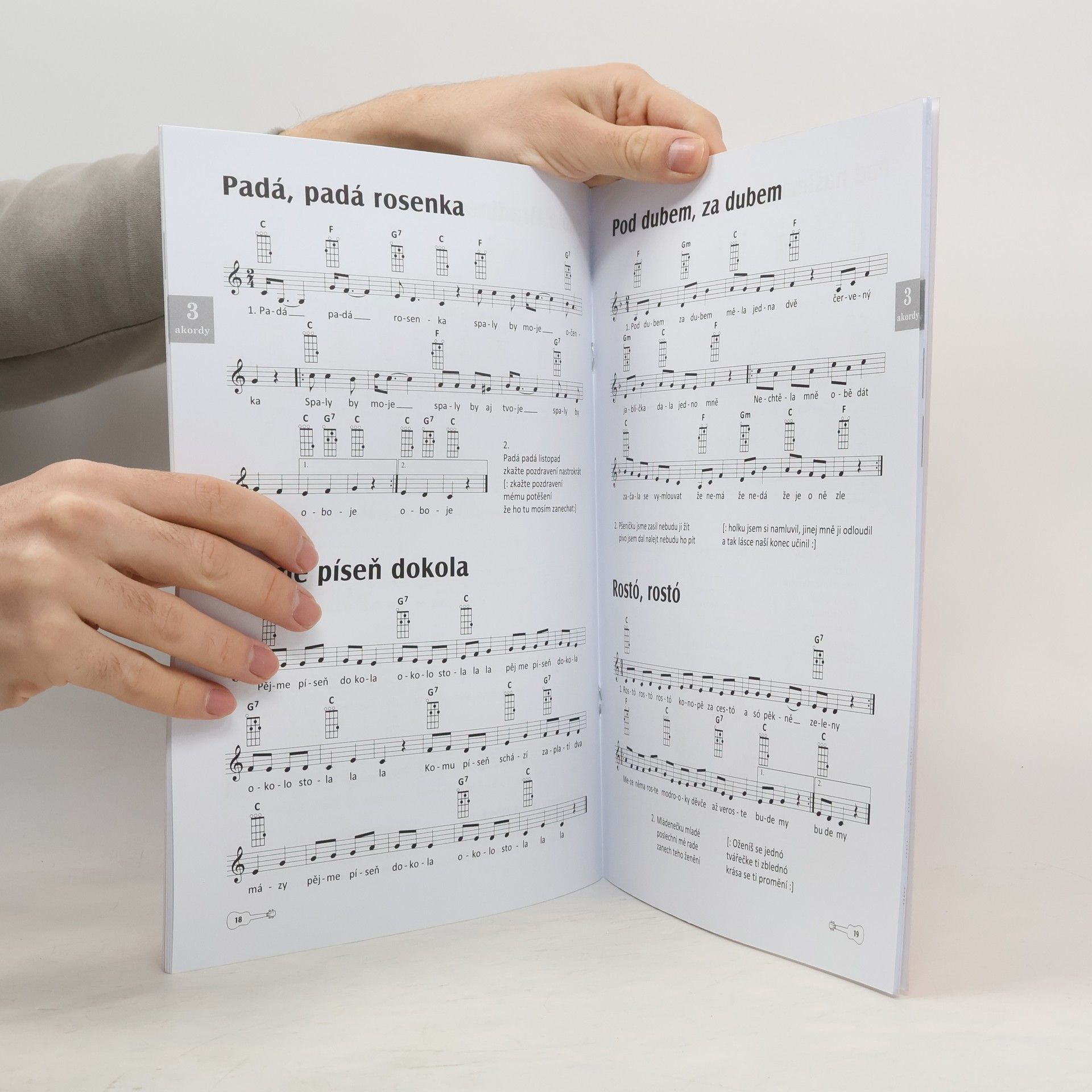 výroba hudeb.nástrojů G+W Lidovky a další písně pro ukulele na 2–5 akordů