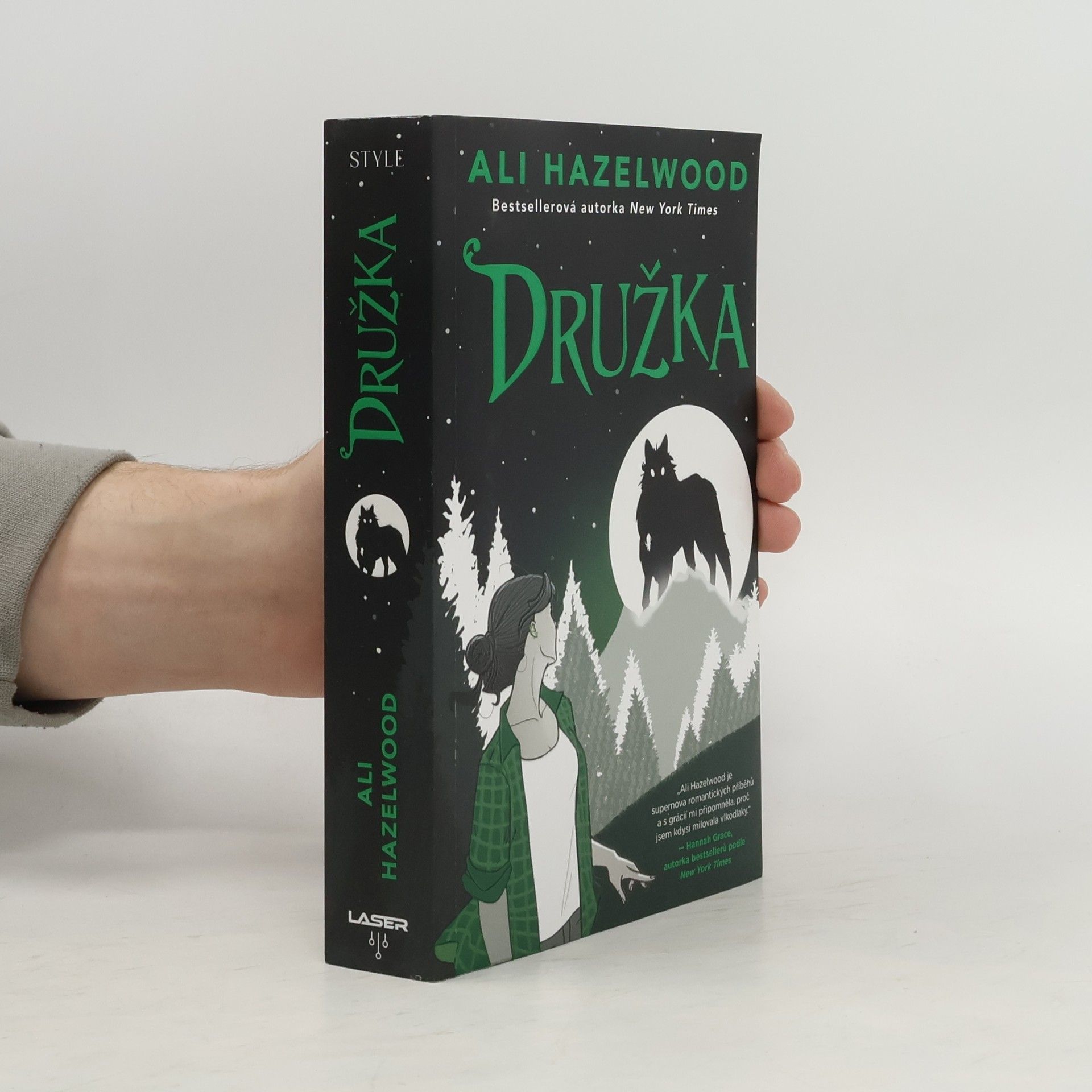 Ali Hazelwood Družka