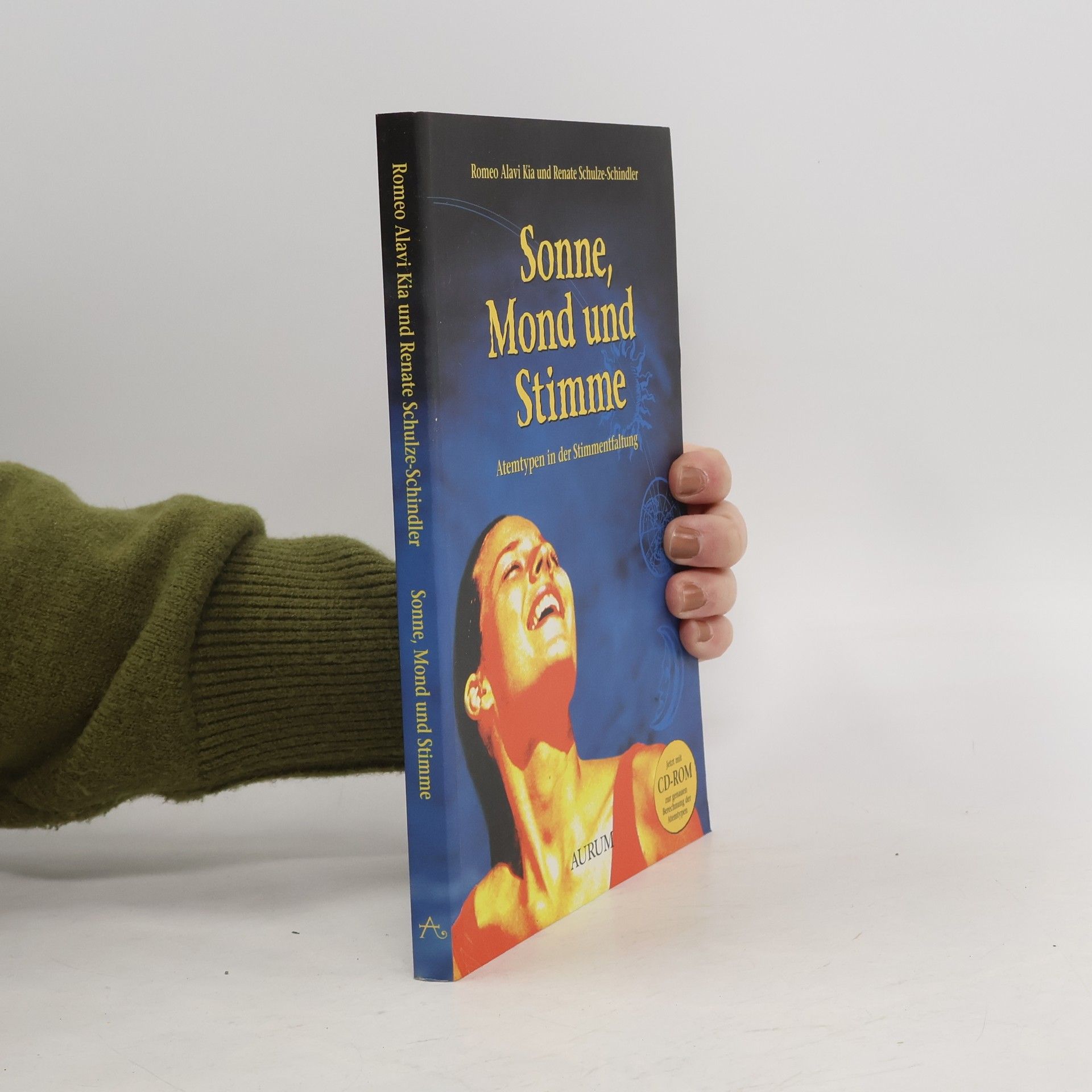 Romeo Alavi Kia Sonne, Mond und Stimme