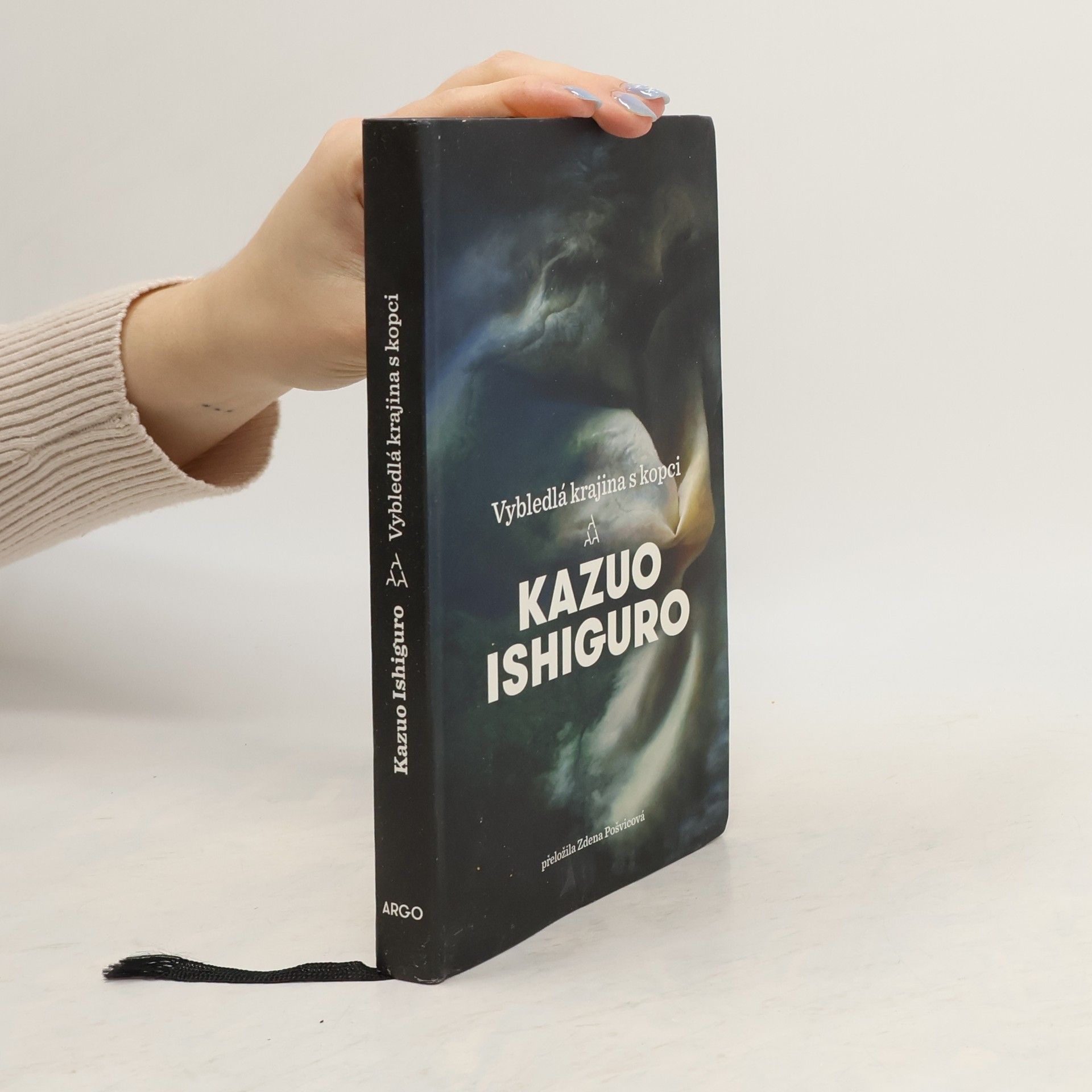 Kazuo Ishiguro Vybledlá krajina s kopci