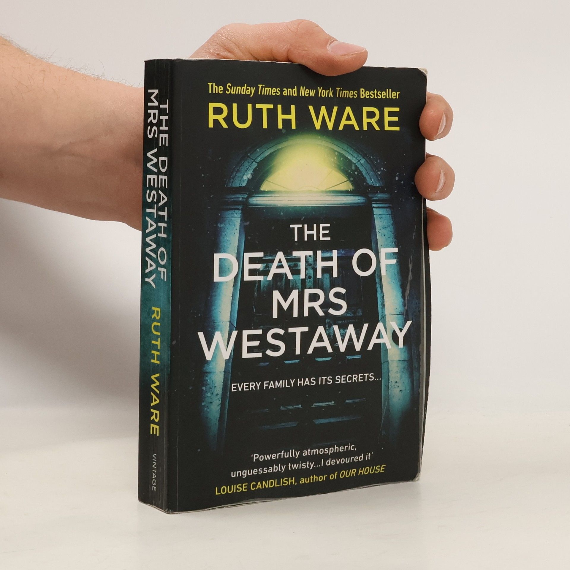 Ruth Ware The Death of Mrs Westaway