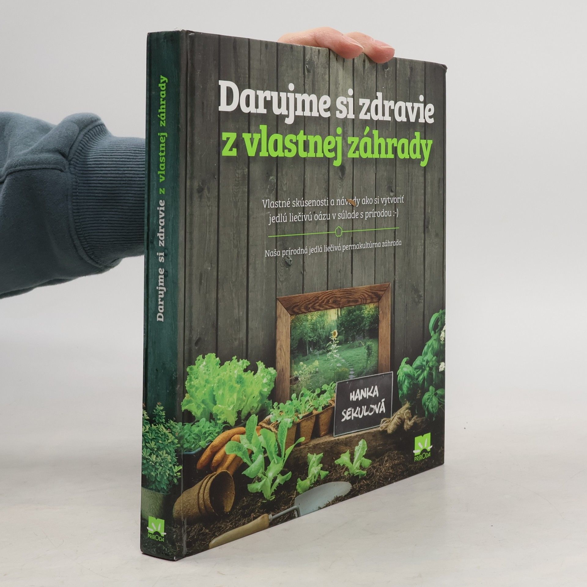 Hanka Sekulová Darujme si zdravie z vlastnej záhrady:Vlastné skúsenosti a návody ako si vytvoriť jedlú liečivú oázu v súlade s prírodou