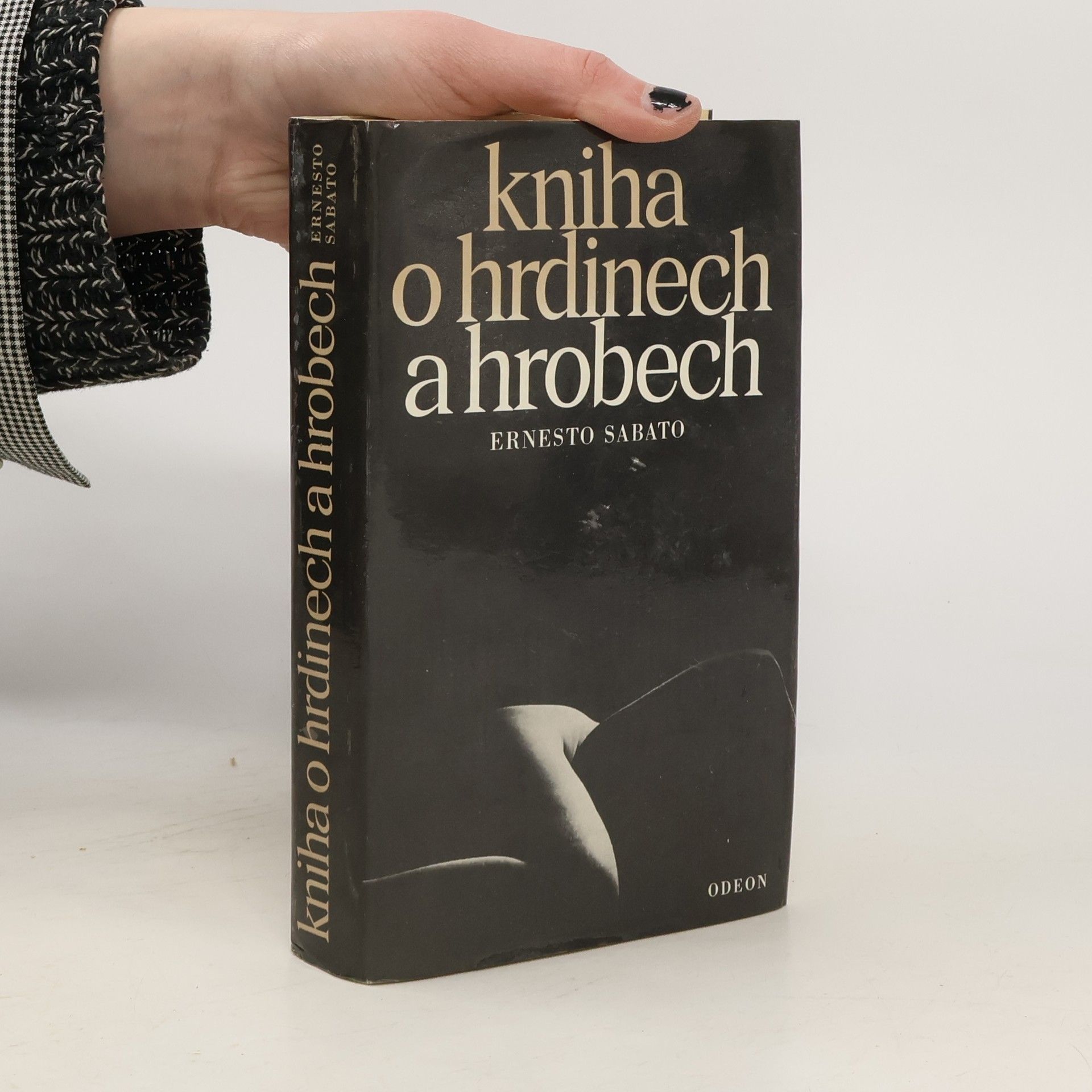 Ernesto Sabato Kniha o hrdinech a hrobech