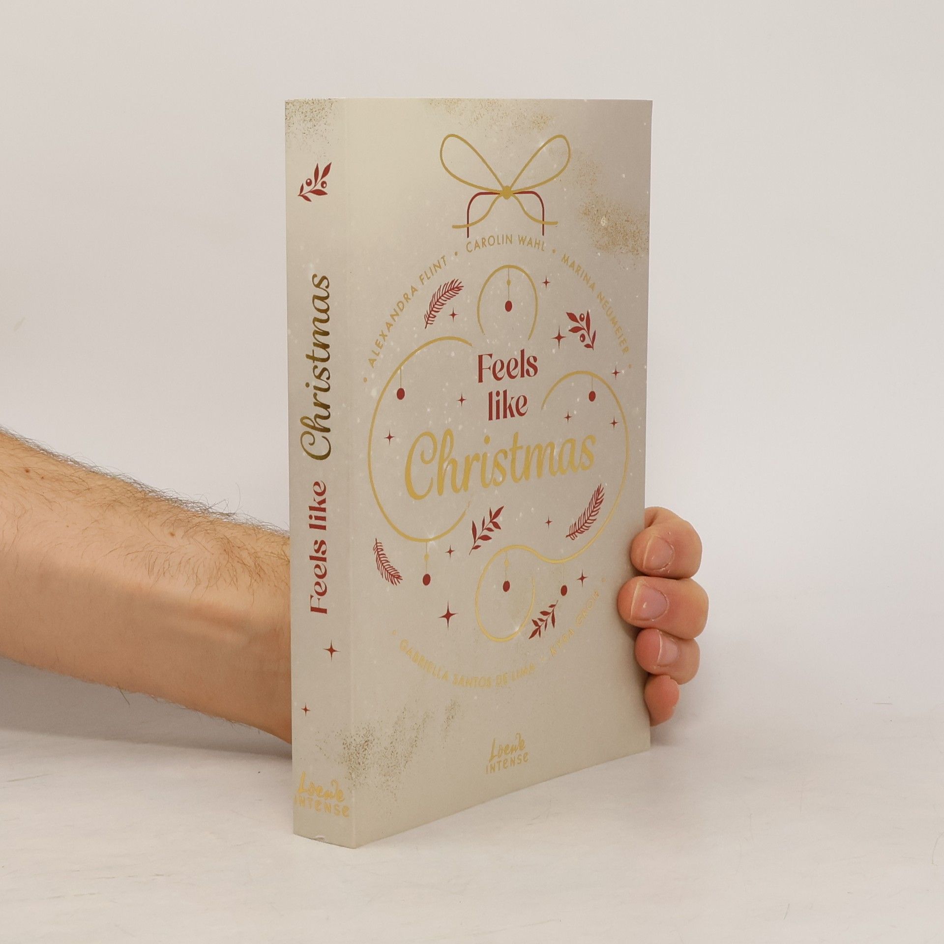 Gabriella Santos de Lima Feels like Christmas