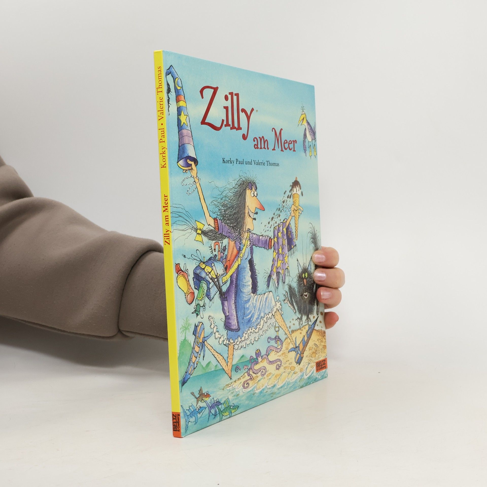 Korky Paul Zilly am Meer