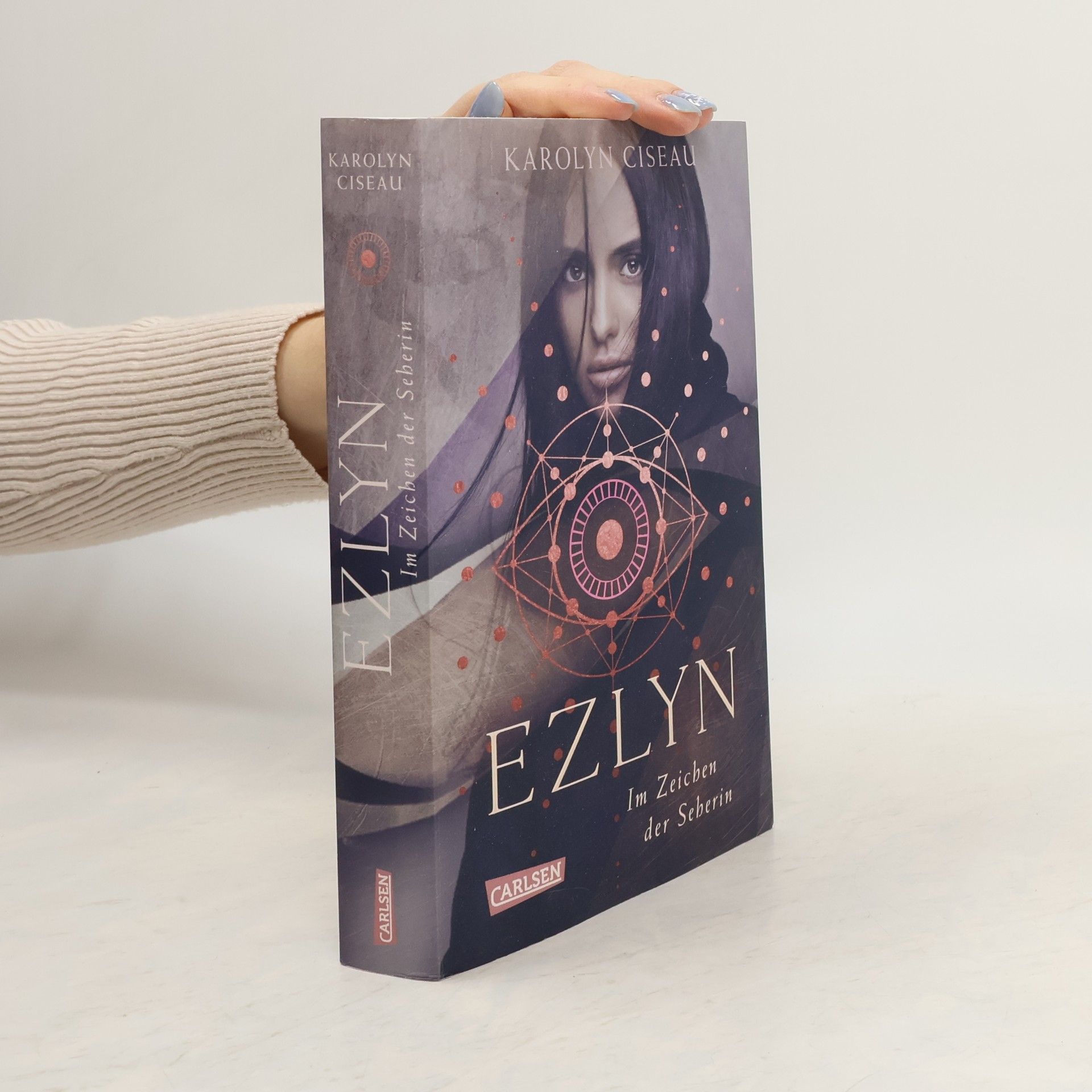 Karolyn Ciseau Ezlyn