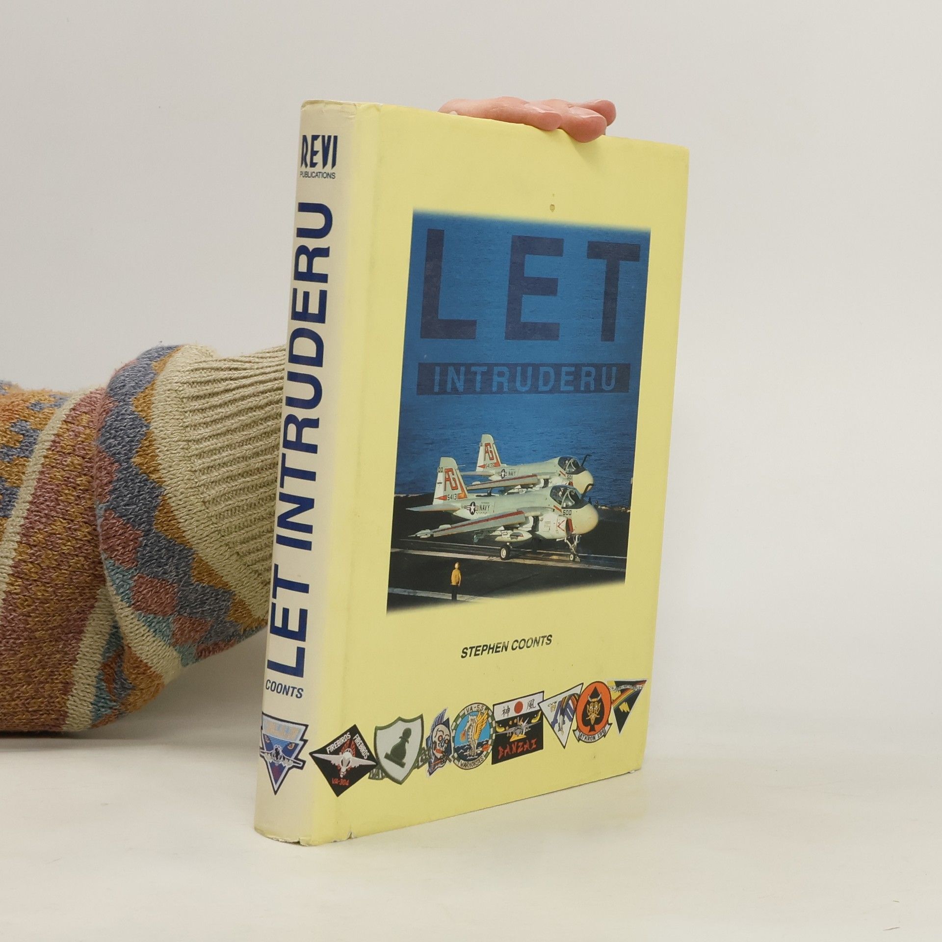 Stephen Coonts Let Intruderu