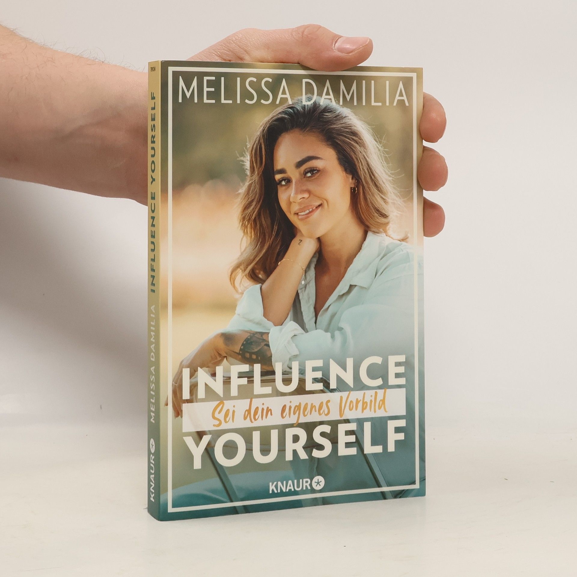 Melissa Damilia Influence yourself!