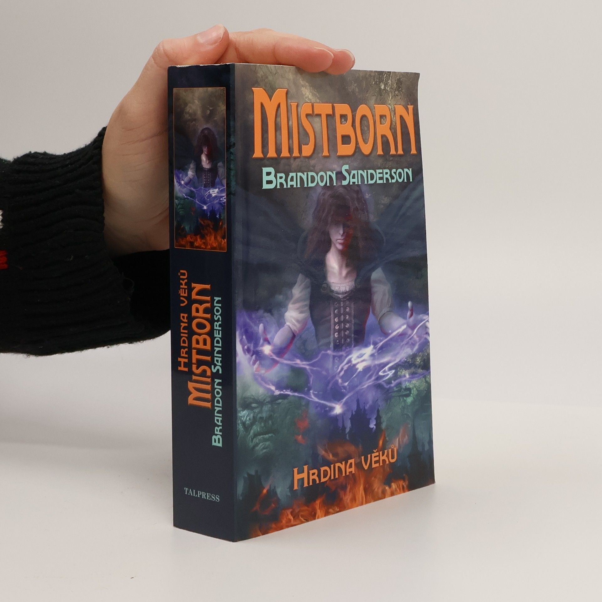 Brandon Sanderson Mistborn. Hrdina věků