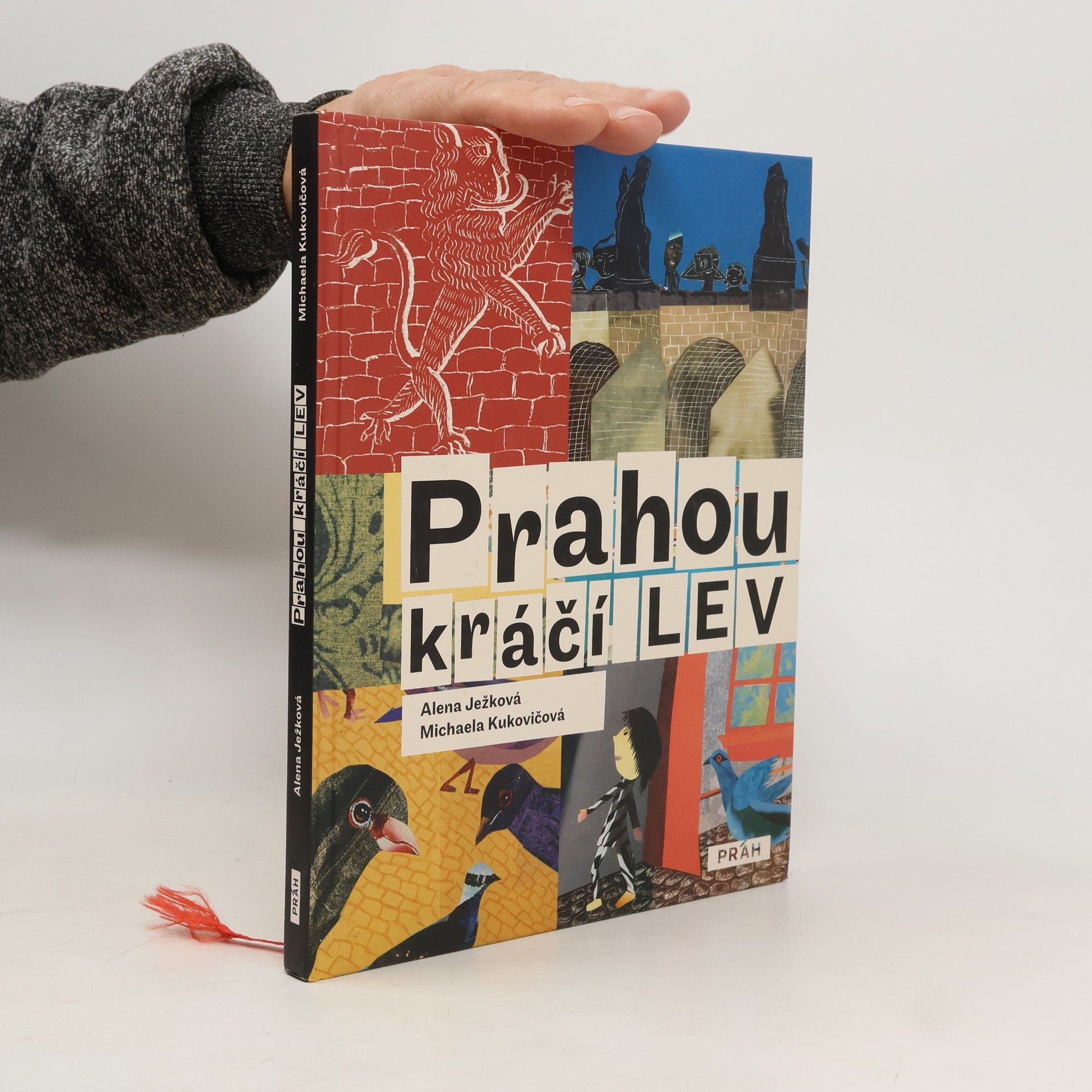 Alena Ježková Prahou kráčí lev