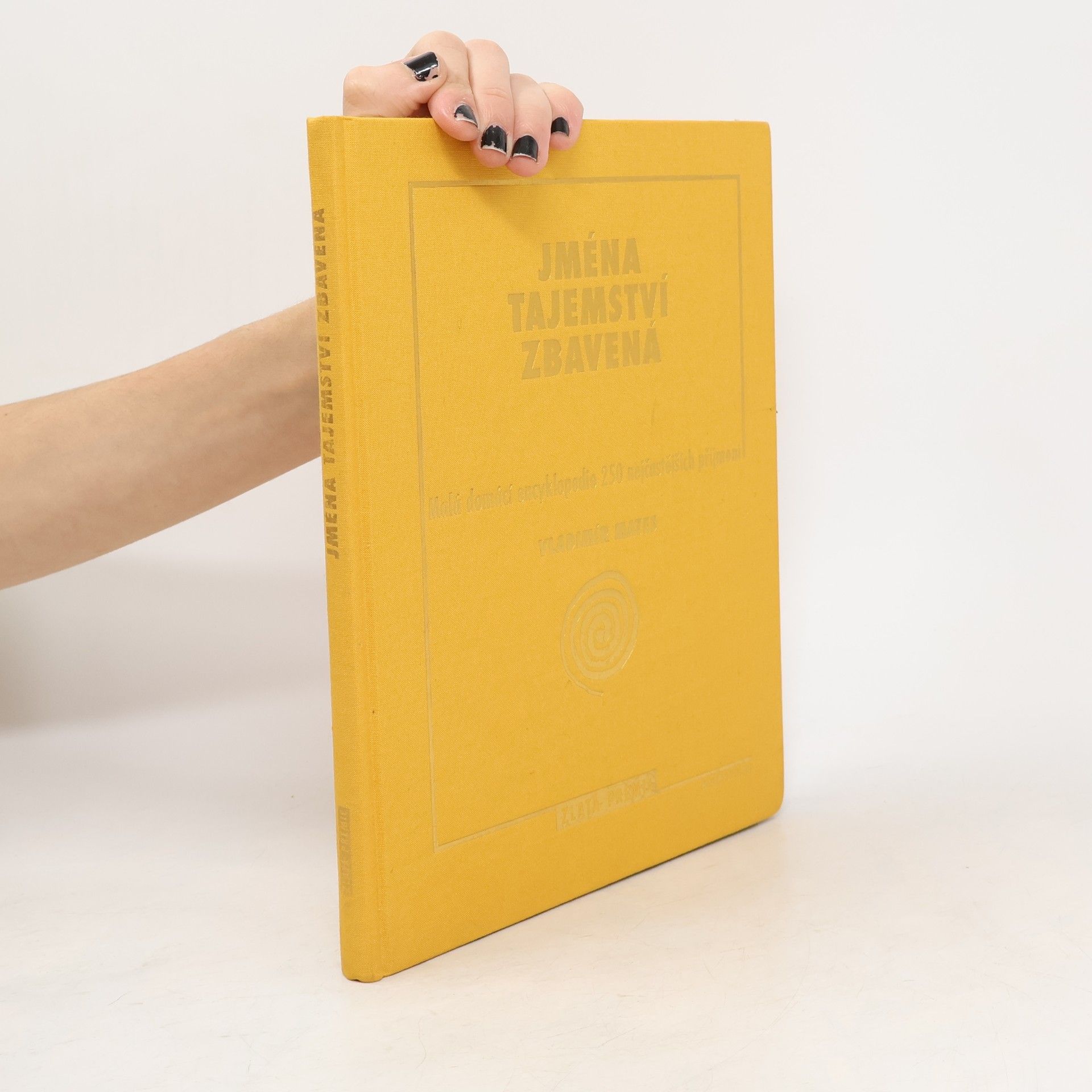 Jména tajemství zbavená