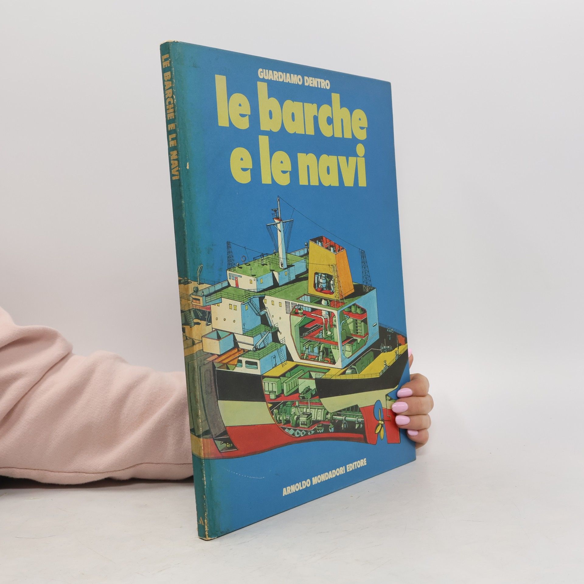 Guardiamo Dentro Le barche e le navi