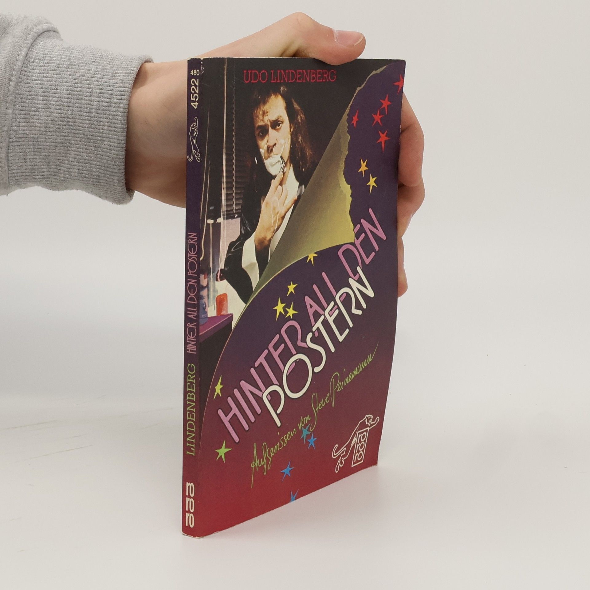 Hinter all den Postern